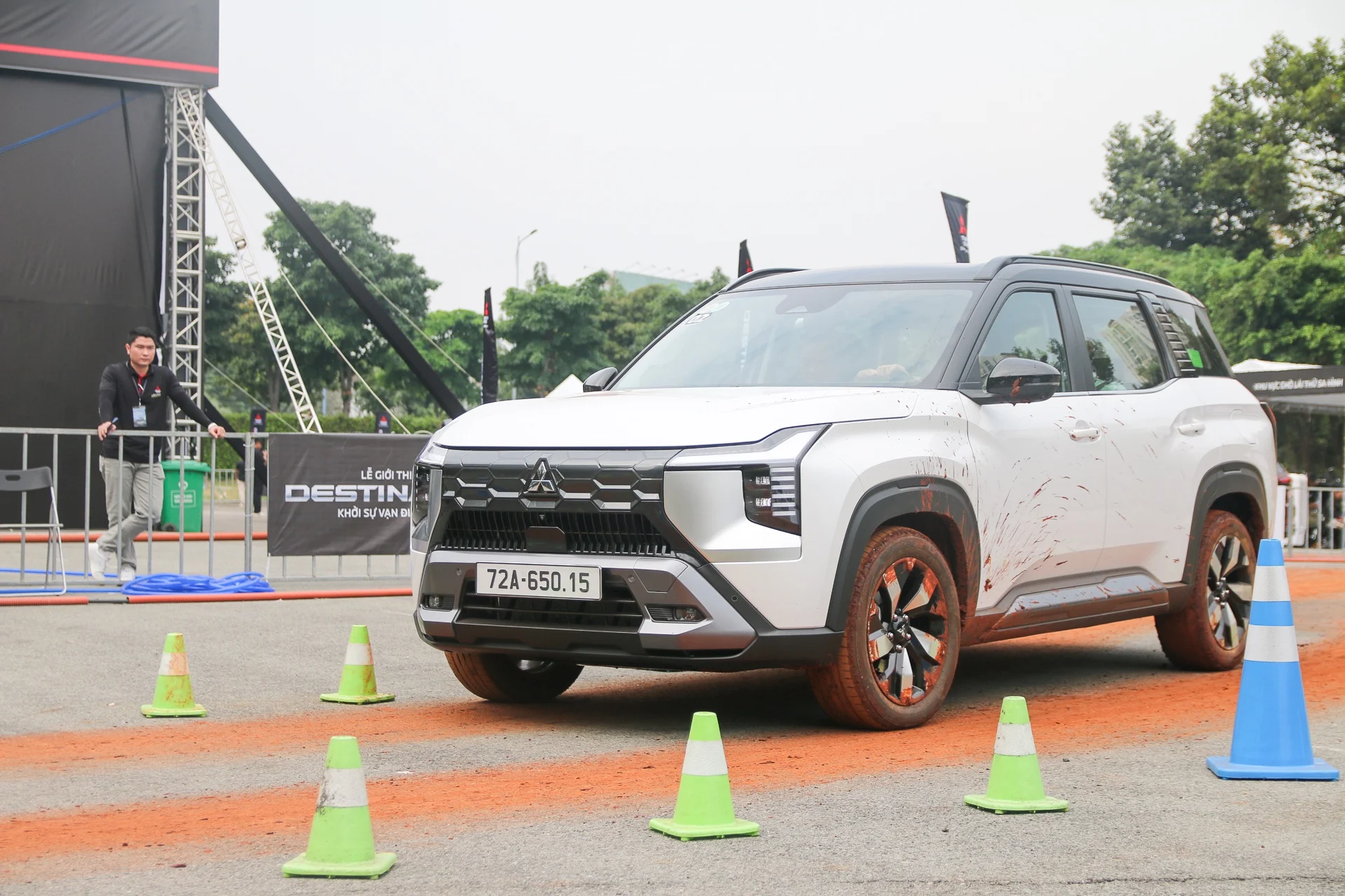 Japanese car discounts, Vietnam auto promotions, Subaru Forester deal, Honda Civic e:HEV discount, Mitsubishi SUV offers, Toyota MPV incentives, 2025 car market Vietnam 5