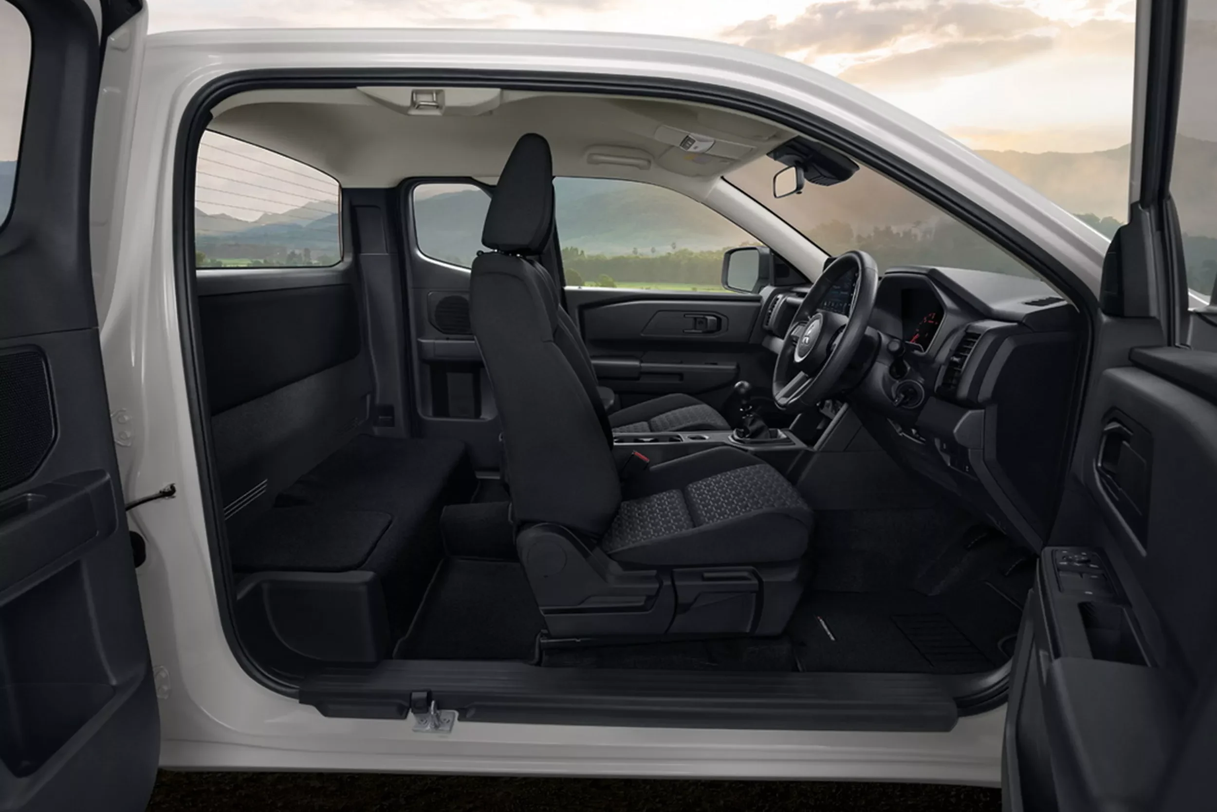 Mitsubishi Triton Street, Mitsubishi Triton price, Thailand pickup trucks, 2.4L diesel pickup, Mitsubishi Triton specs, Thai automotive market, sport pickup Thailand 6