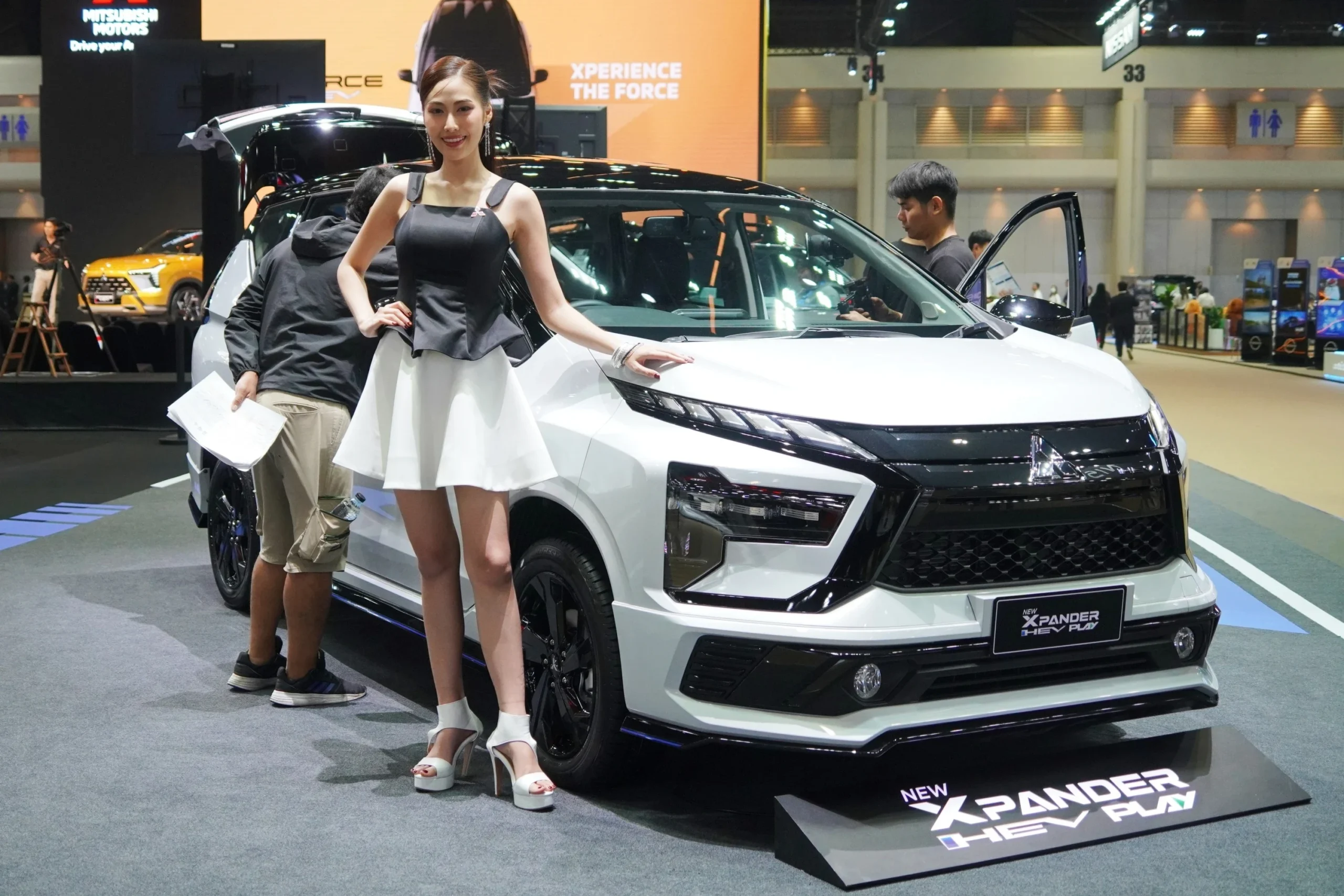 VinFast Limo Green, Mitsubishi Xpander, electric MPV Vietnam, Vietnam car market 2025, MPV sales rankings, electric vehicle adoption, automotive market trends 3