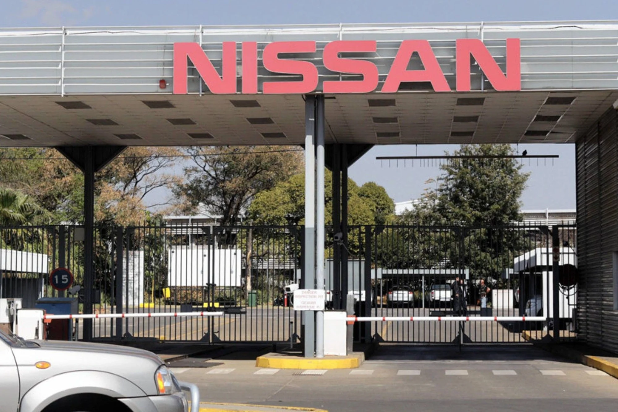Nissan, Chery, South Africa plant sale, Rosslyn factory, Navara pickup, automotive restructuring, Chinese automakers, global car manufacturing 2