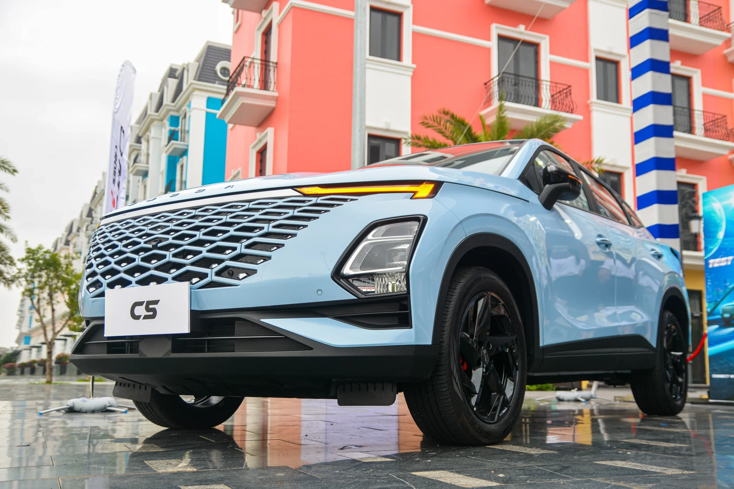 SUV under 700 million VND, affordable SUV Vietnam, 2024 SUVs Vietnam, family SUV budget, Suzuki Fronx price, VinFast VF6 Eco, Mitsubishi Xforce GLX, Hyundai Creta price, Omoda C5 Premium 6