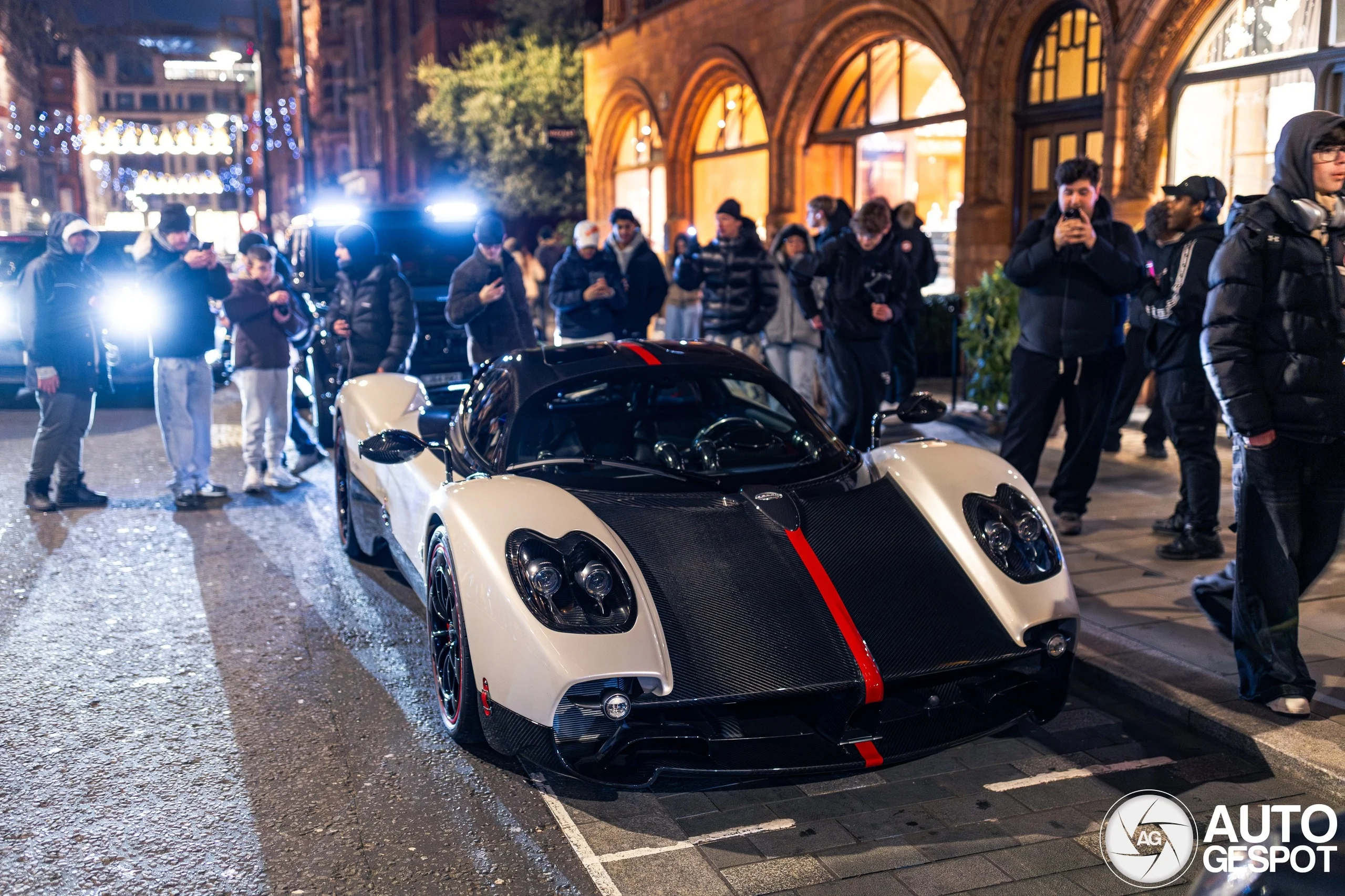 Pagani Utopia, hypercar, supercar London, Pagani Utopia specs, limited edition supercar, Mount Street car show, high-performance V12, Pagani news 9
