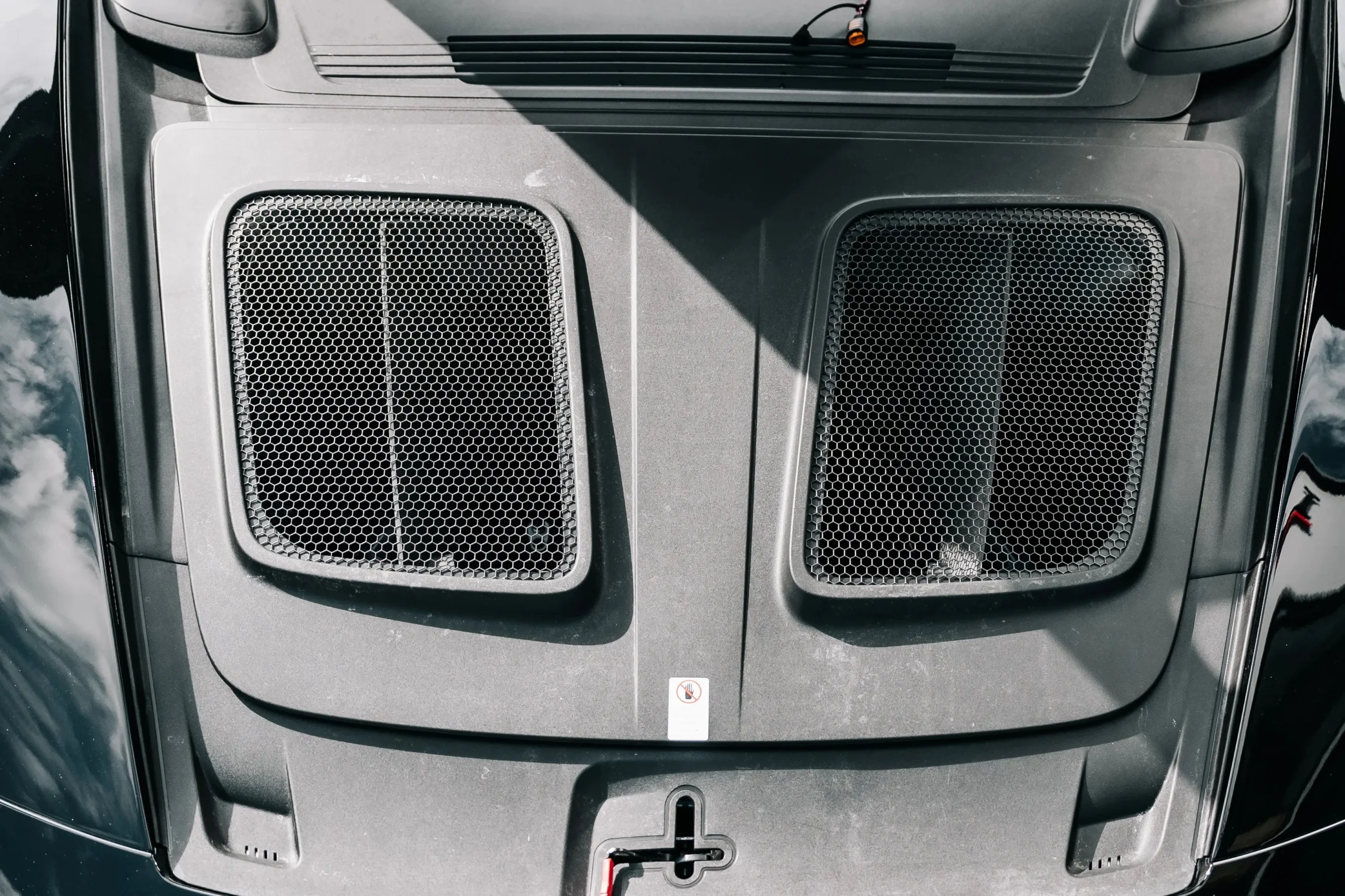 Porsche 911 GT3 RS, price Vietnam, VND 17.7 billion, Weissach Package, Porsche performance, 992.1 generation, luxury supercar 5