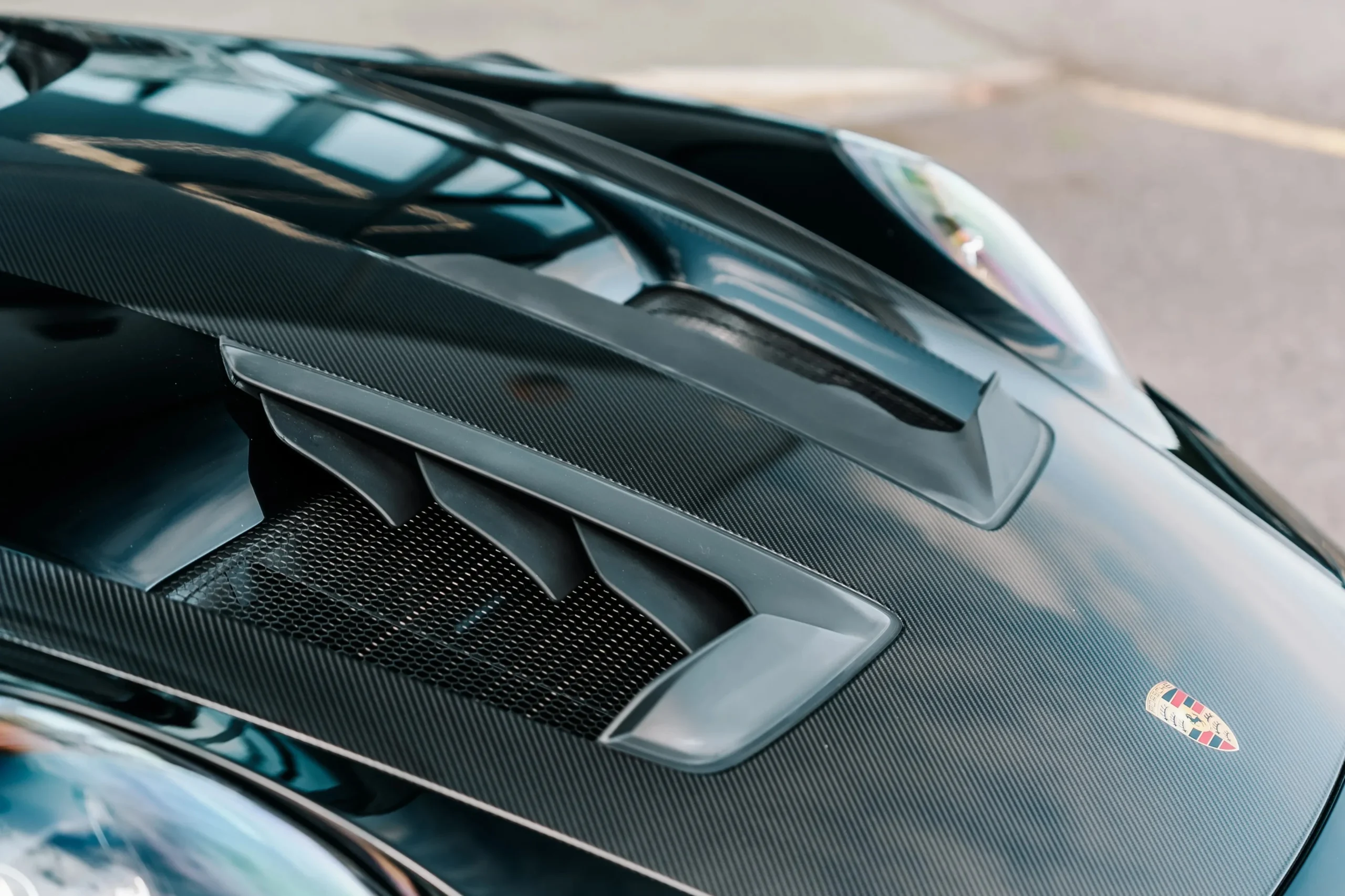 Porsche 911 GT3 RS, price Vietnam, VND 17.7 billion, Weissach Package, Porsche performance, 992.1 generation, luxury supercar 4