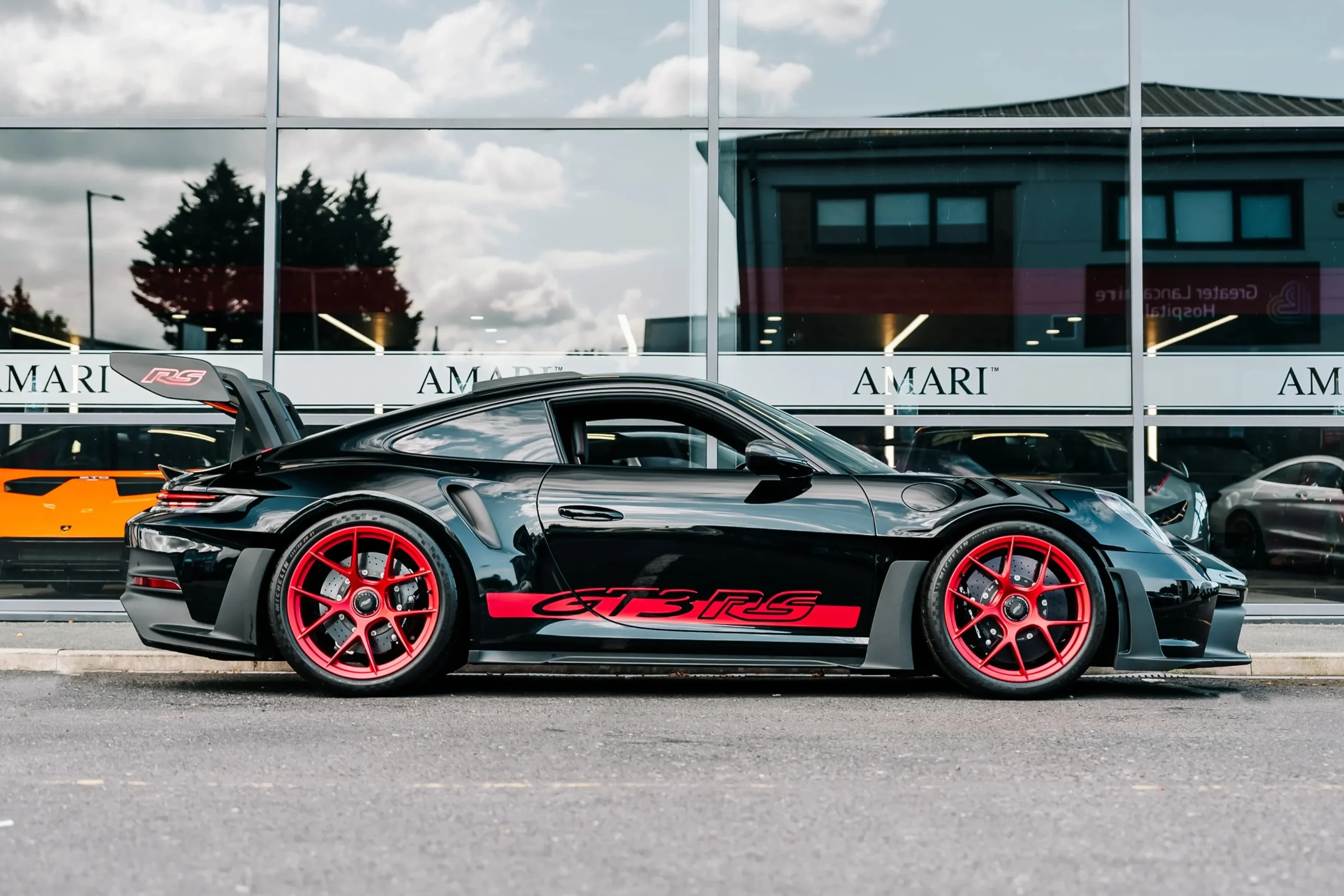 Porsche 911 GT3 RS, price Vietnam, VND 17.7 billion, Weissach Package, Porsche performance, 992.1 generation, luxury supercar 15