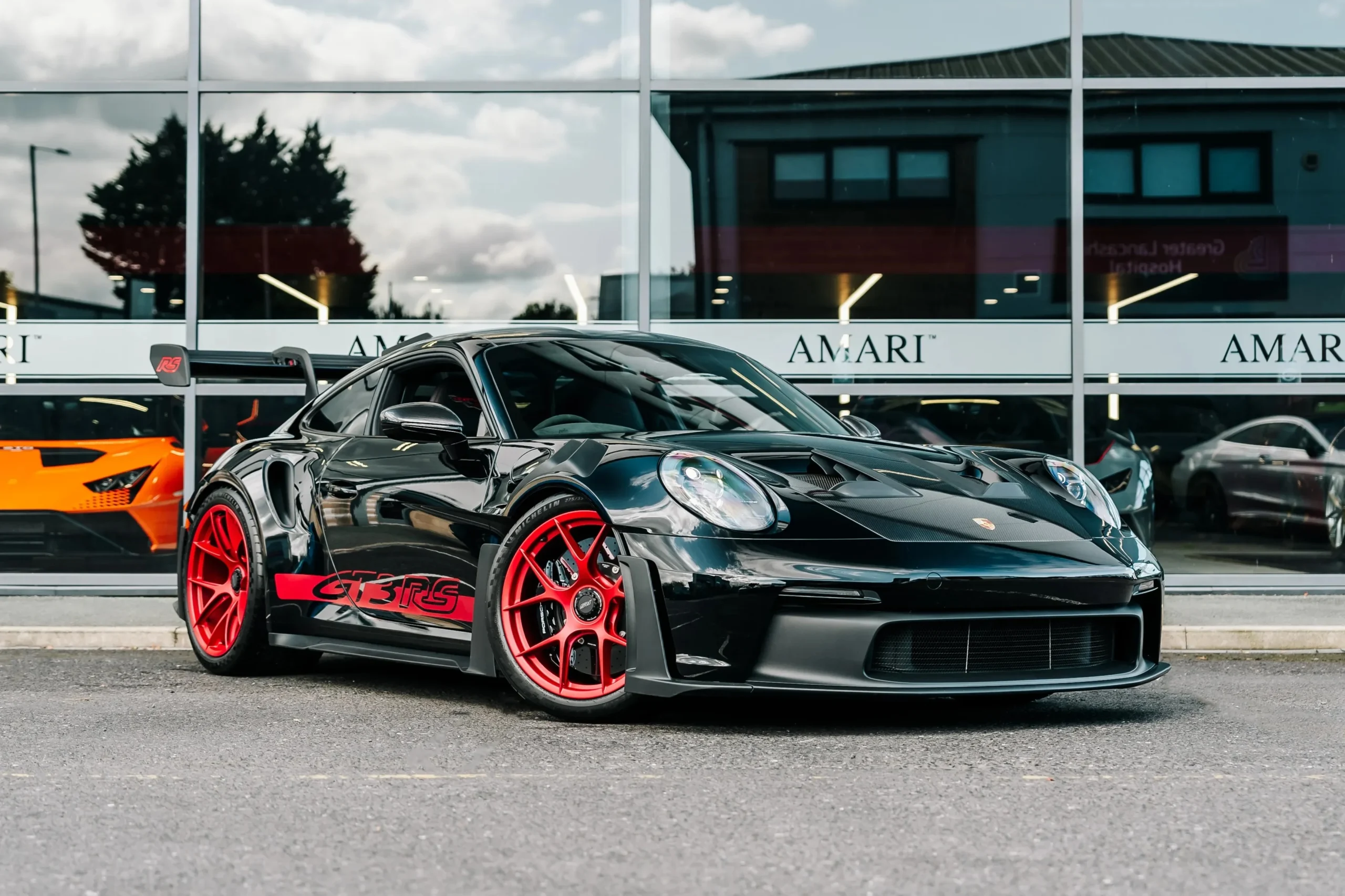 Porsche 911 GT3 RS, price Vietnam, VND 17.7 billion, Weissach Package, Porsche performance, 992.1 generation, luxury supercar 2