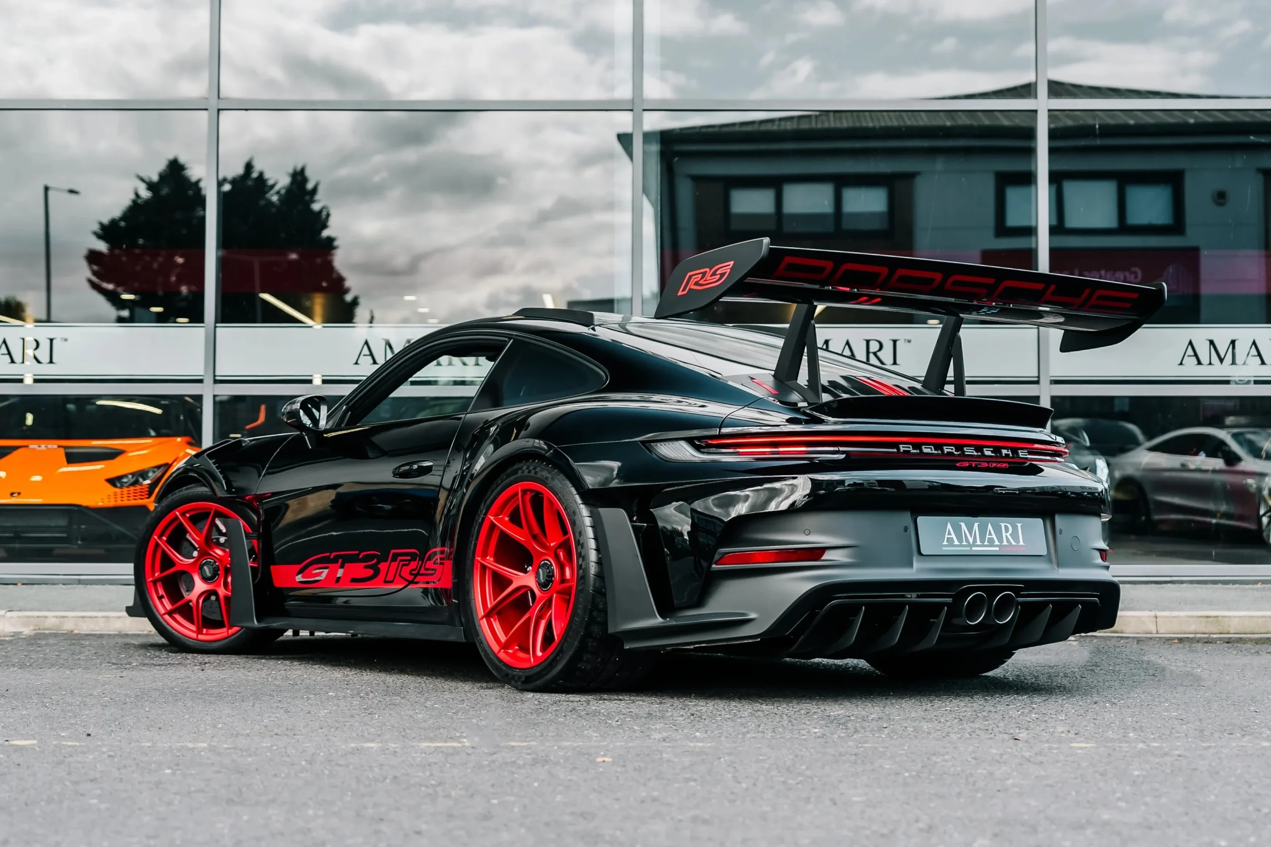 Porsche 911 GT3 RS, price Vietnam, VND 17.7 billion, Weissach Package, Porsche performance, 992.1 generation, luxury supercar 3