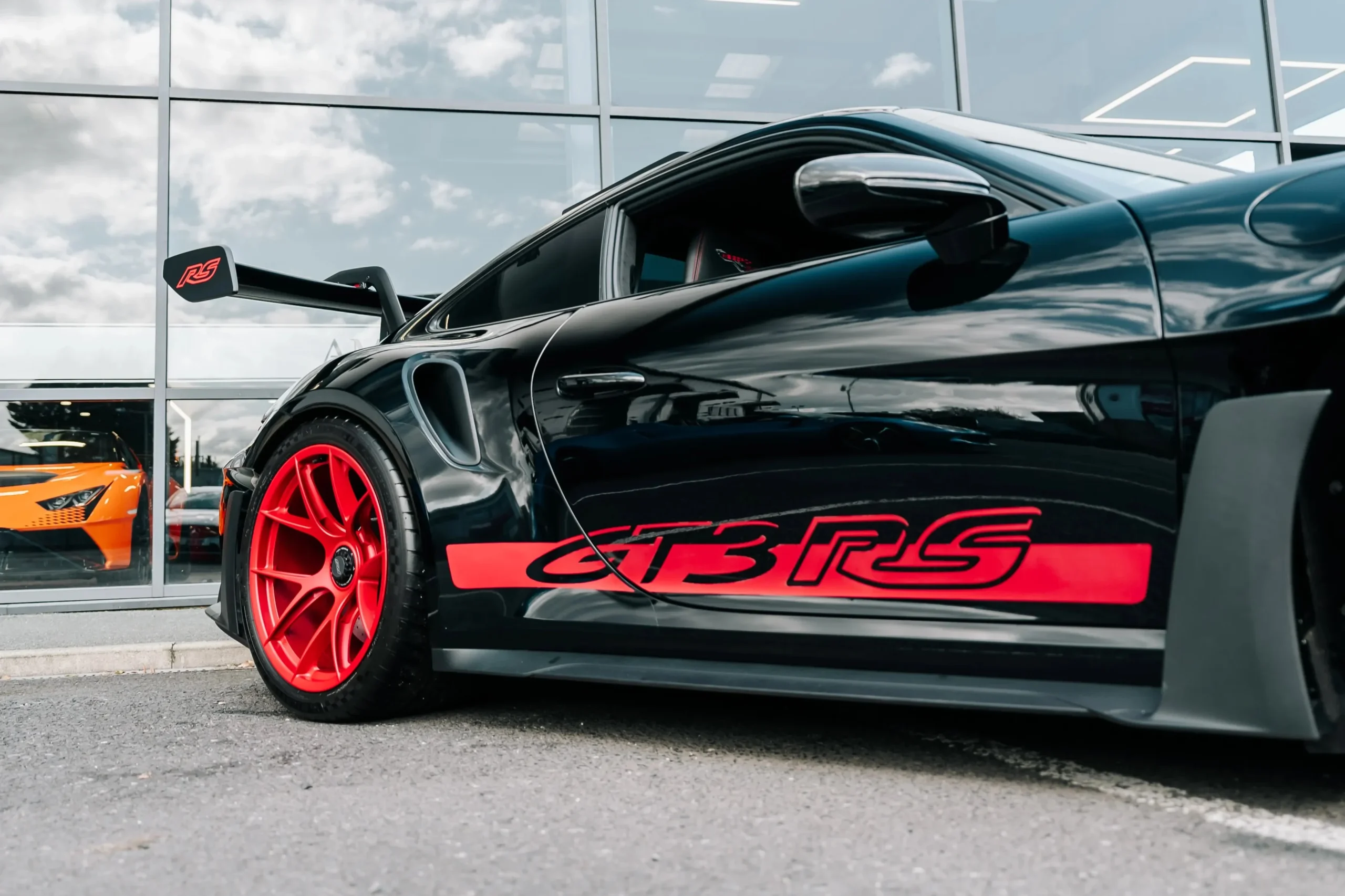 Porsche 911 GT3 RS, price Vietnam, VND 17.7 billion, Weissach Package, Porsche performance, 992.1 generation, luxury supercar 7