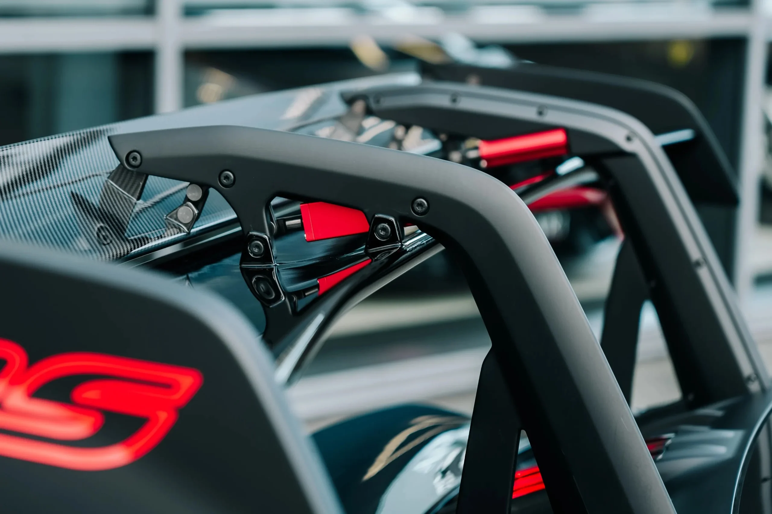 Porsche 911 GT3 RS, price Vietnam, VND 17.7 billion, Weissach Package, Porsche performance, 992.1 generation, luxury supercar 8