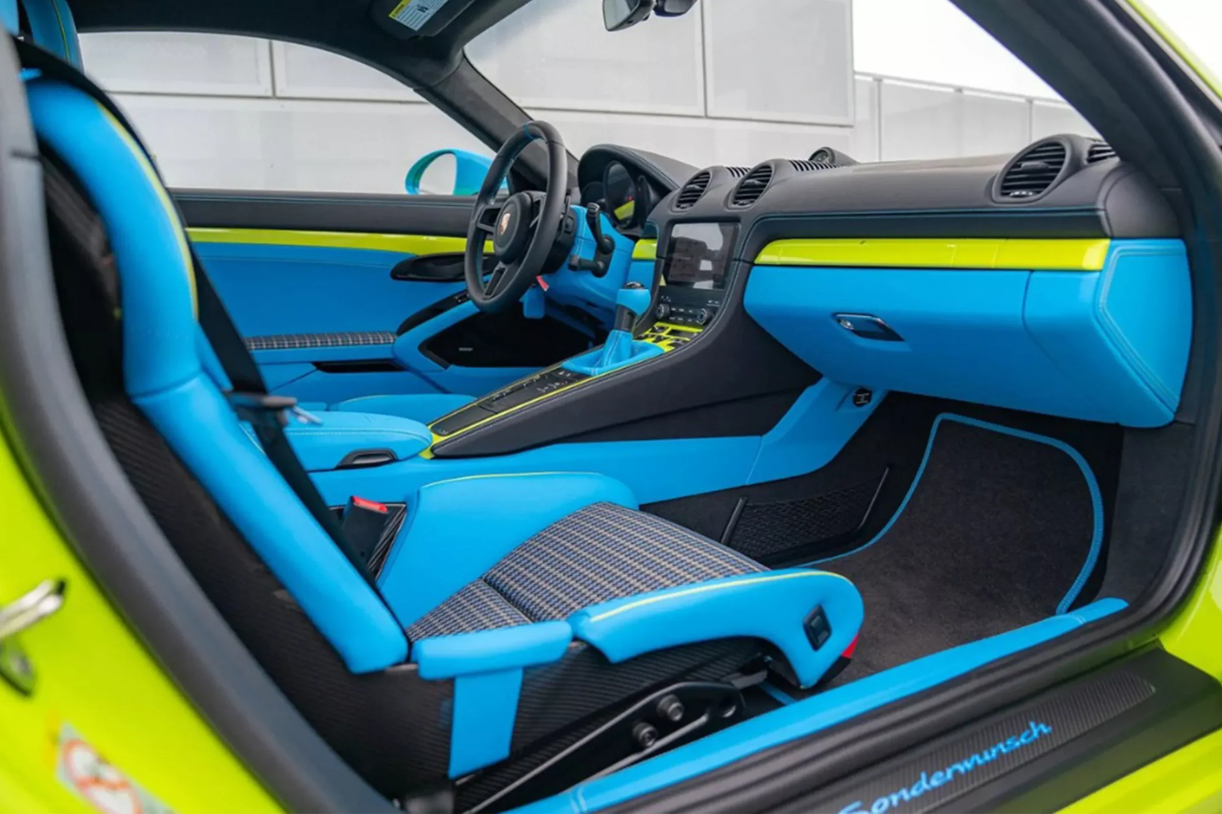 Porsche Cayman GT4 RS, Sonderwunsch, Porsche customization, luxury cars, sports car, exotic cars, car review, Porsche 6