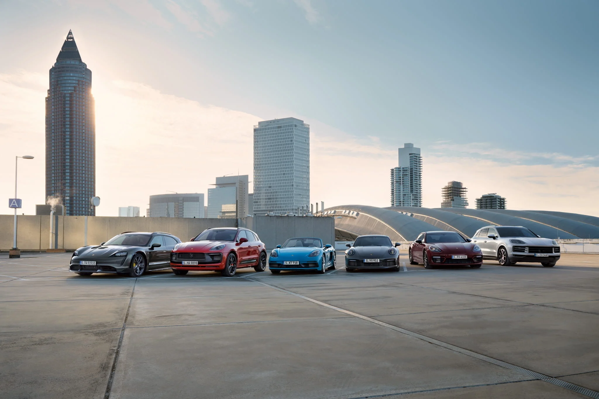 Porsche Macan gasoline, Porsche Macan electric, Porsche strategy, Oliver Blume, internal combustion engine, hybrid SUV, automotive industry news 6