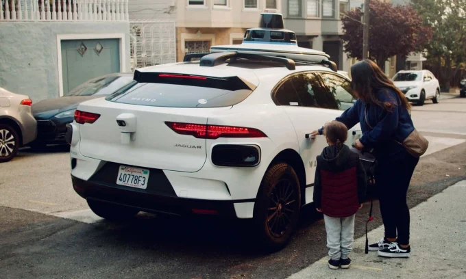 electric vehicles 2025, automotive tariffs, hybrid cars, software defined vehicles, EV market trends, autonomous vehicles, global auto industry 4