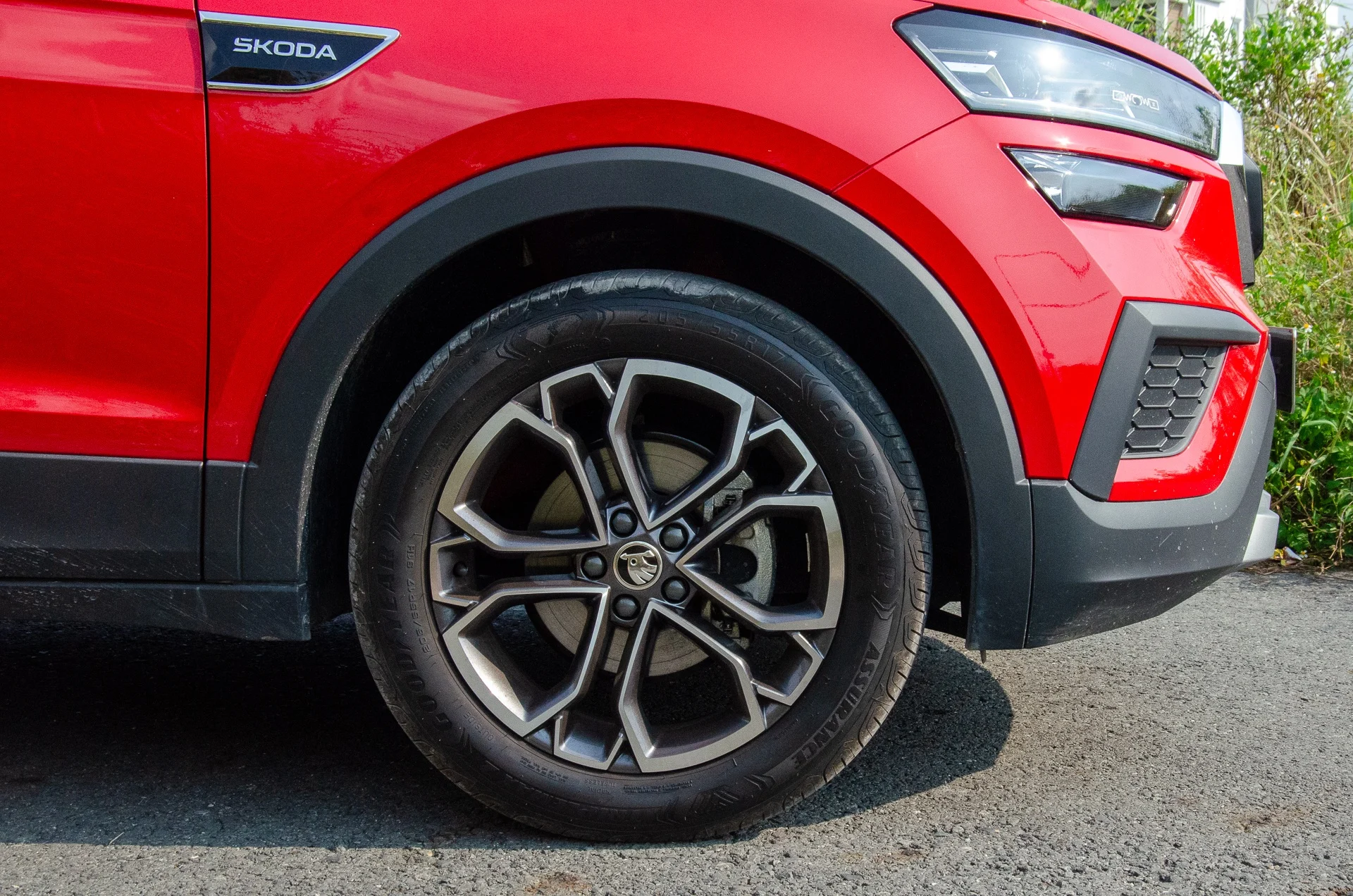 New Year road trip, holiday driving tips, traffic safety, car inspection, avoid traffic fines, AI traffic cameras, Vietnam holiday traffic 5