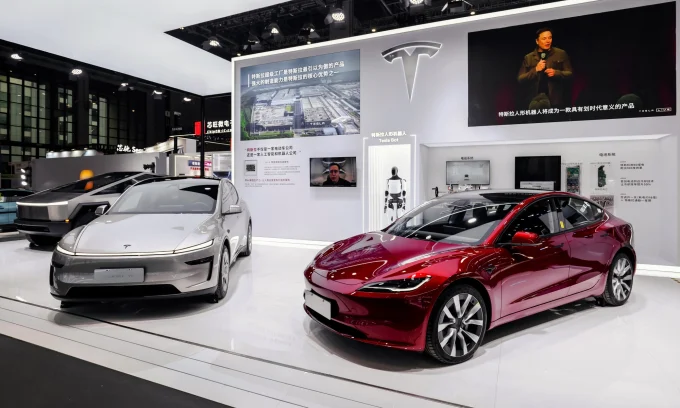 Tesla China sales, electric vehicles China, EV market competition, Tesla Model 3, Tesla Model Y, BYD electric cars, Nio, Xpeng, Xiaomi EV 2