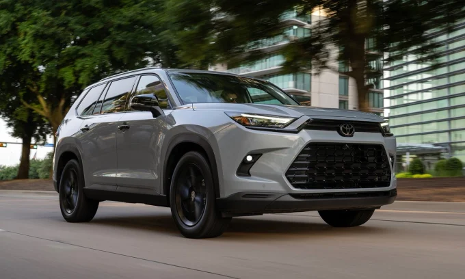 Toyota hybrid sales, Lexus electric vehicles, US auto market 2025, electrified vehicles, plug-in hybrid trends, Toyota Tacoma sales, Lexus RX PHEV 2