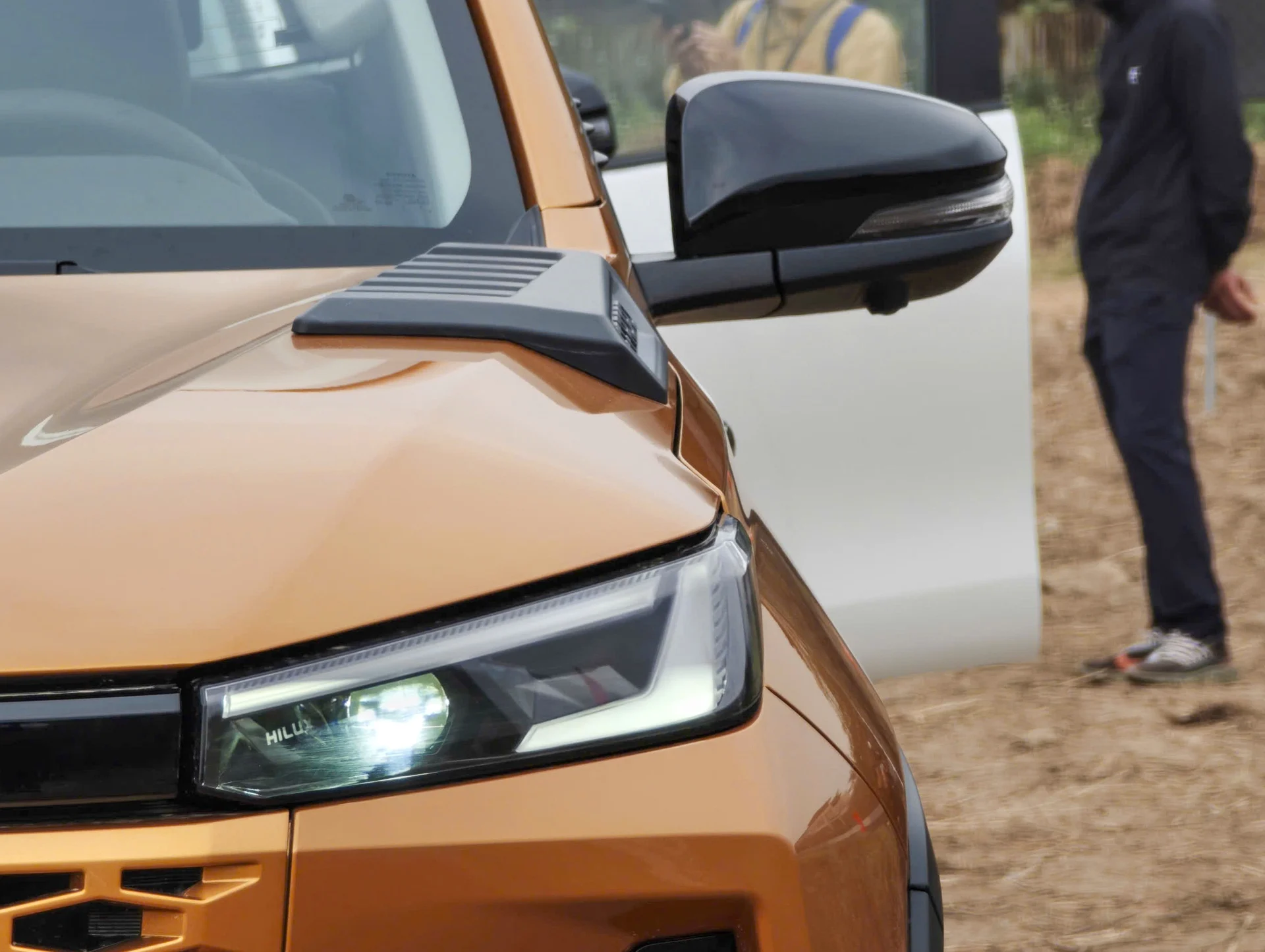 Toyota Hilux 2026, Ford Ranger, diesel pickup, Vietnam auto market, 2.8L engine, pickup truck pricing, Toyota Safety Sense 3