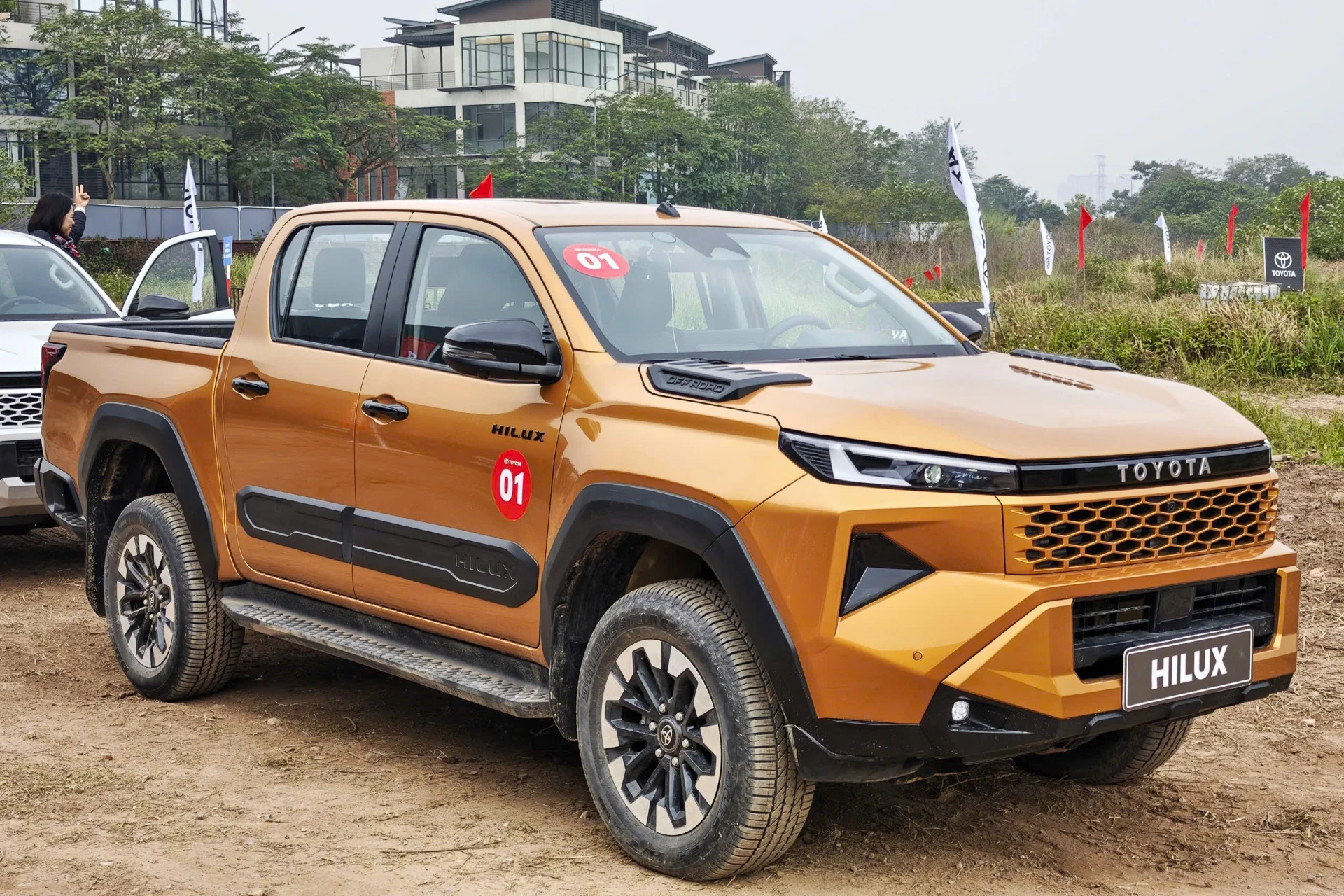 Toyota Hilux 2026, Ford Ranger, diesel pickup, Vietnam auto market, 2.8L engine, pickup truck pricing, Toyota Safety Sense 14