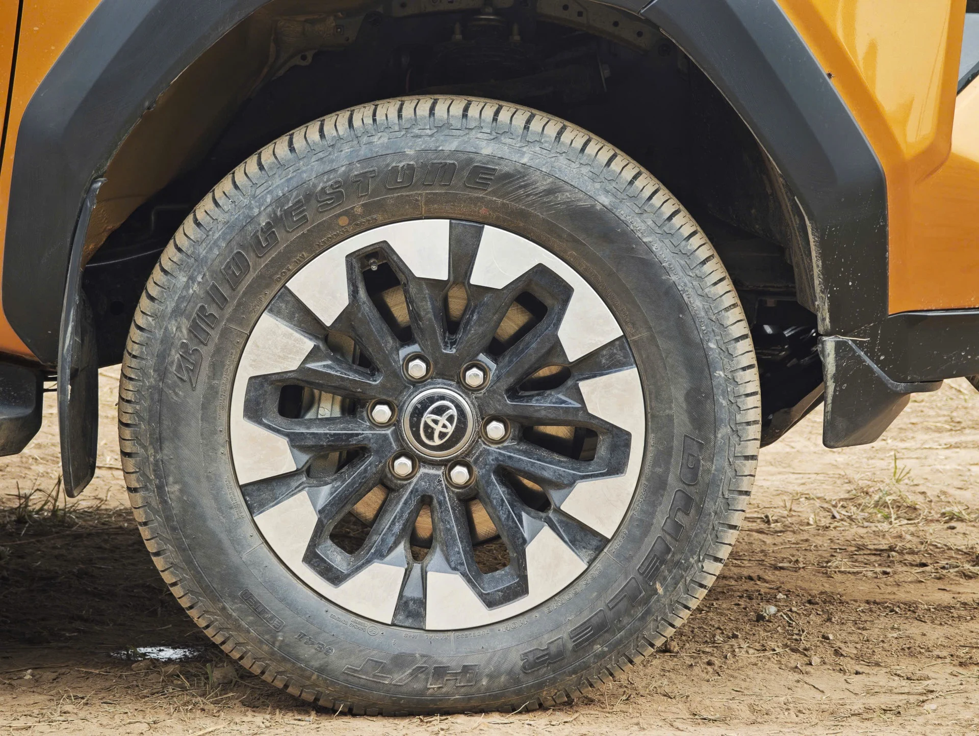 Toyota Hilux 2026, Ford Ranger Vietnam, mid-size pickup, 2.8L diesel engine, Vietnam pickup market, Toyota Hilux price, Toyota Safety Sense 6