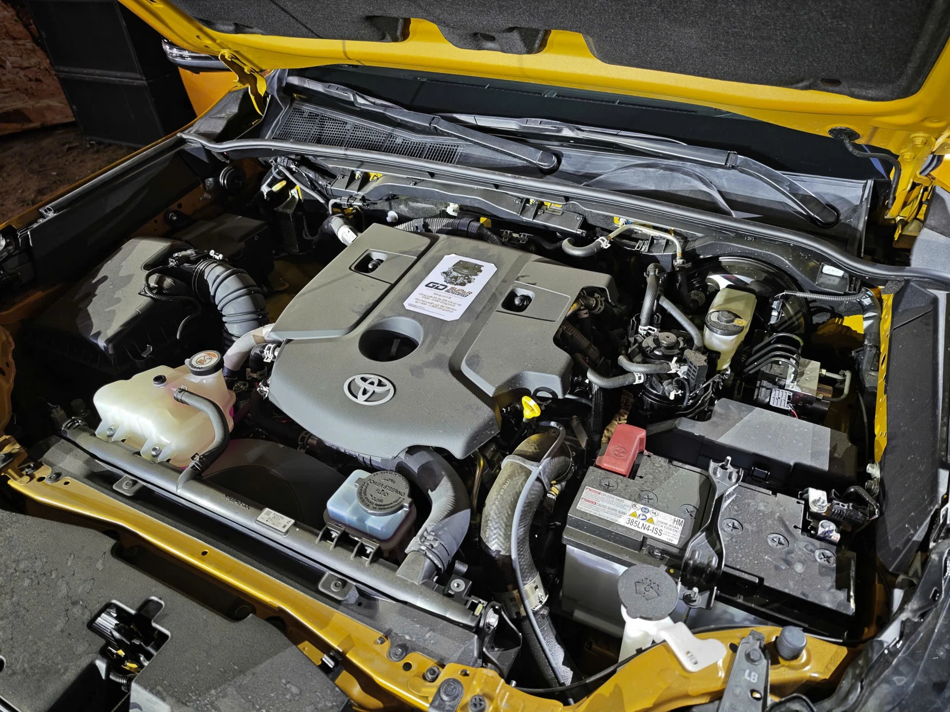 Toyota Hilux 2026, pickup truck Vietnam, 2.8L diesel engine, Ford Ranger competition, Toyota Safety Sense, off-road pickup, Vietnam automotive market 12