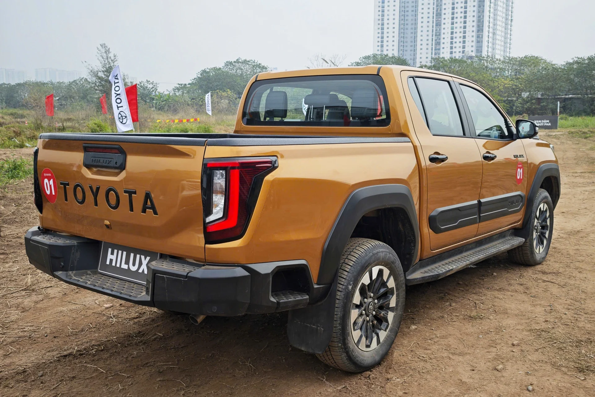 Toyota Hilux 2026, Ford Ranger Vietnam, 2.8L diesel, pickup trucks Vietnam, Toyota Hilux price, pickup market Vietnam, Toyota Safety Sense 5