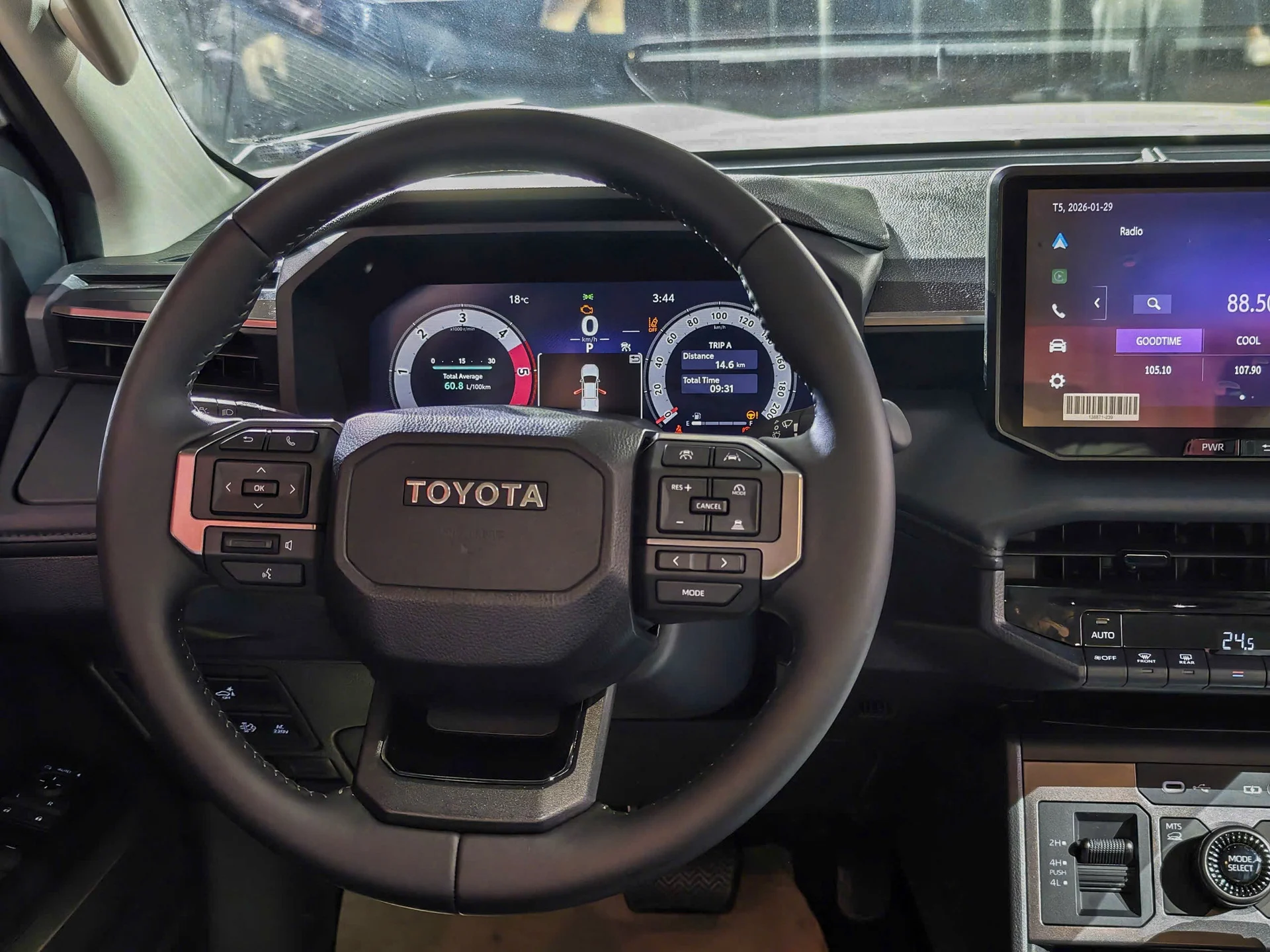 Toyota Hilux 2026, Ford Ranger Vietnam, mid-size pickup Vietnam, 2.8L diesel engine, Toyota Safety Sense, pickup truck pricing, MTS off‑road system 15