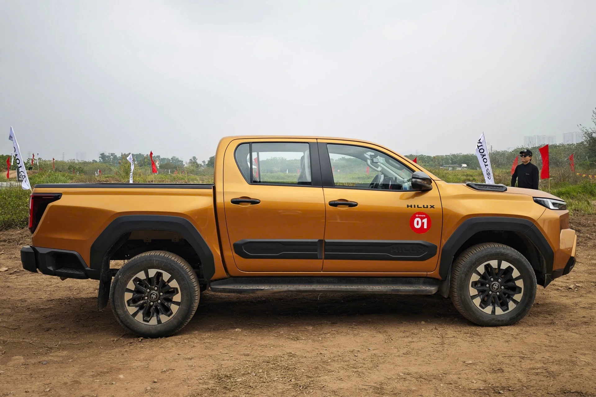 Toyota Hilux 2026, Ford Ranger Vietnam, pickup truck market, 2.8L diesel engine, Toyota Safety Sense, Multi-Terrain Select, Vietnam automotive, pickup truck pricing 4