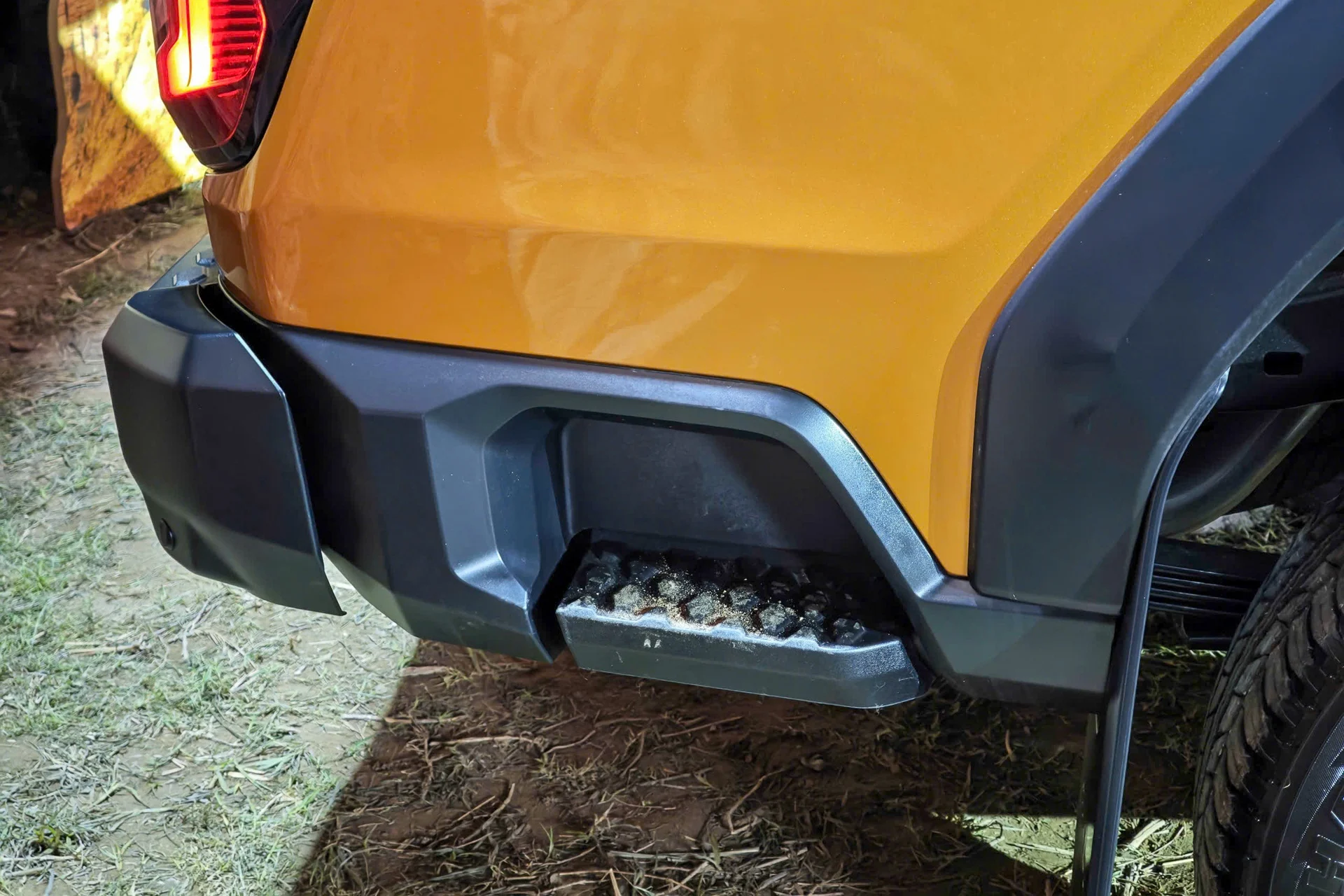 Toyota Hilux 2026, Ford Ranger, Vietnam pickup market, 2.8L diesel engine, Toyota Safety Sense, off‑road pickup, diesel pickup Vietnam, pickup truck sales 7