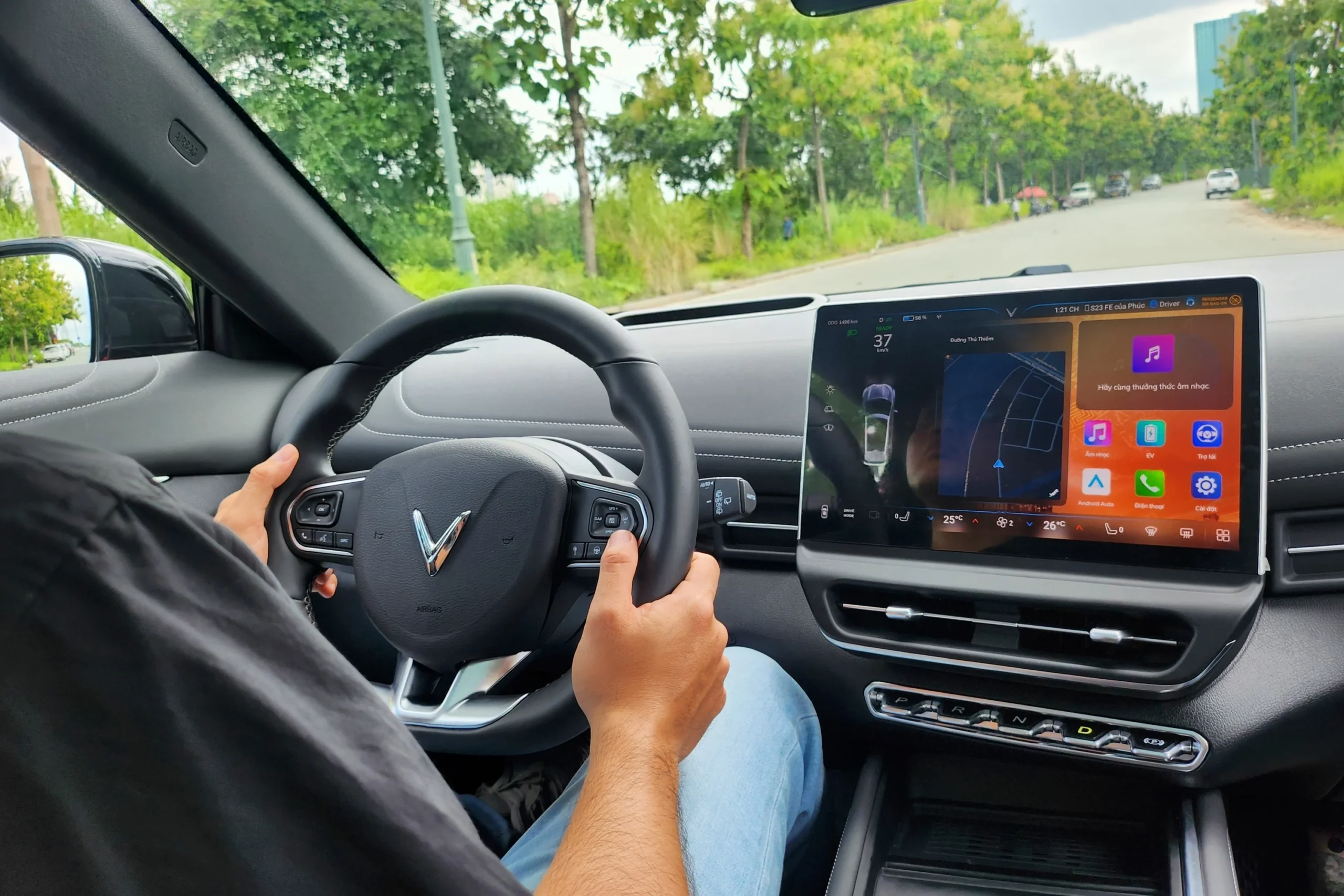 New Year road trip, holiday driving tips, traffic safety, car inspection, avoid traffic fines, AI traffic cameras, Vietnam holiday traffic 2