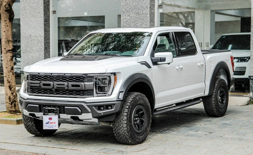 Trump Ford plant, Ford River Rouge, F-150 factory tour, US auto manufacturing, union dispute, Donald Trump visit, American jobs, electric vehicle shift 2