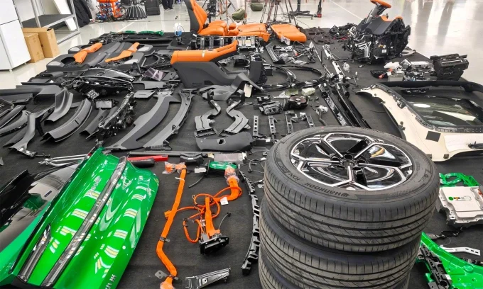 Xiaomi YU7, electric SUV, Xiaomi Auto, EV teardown livestream, EV range claim, high strength steel, electric vehicle safety, Lei Jun 3