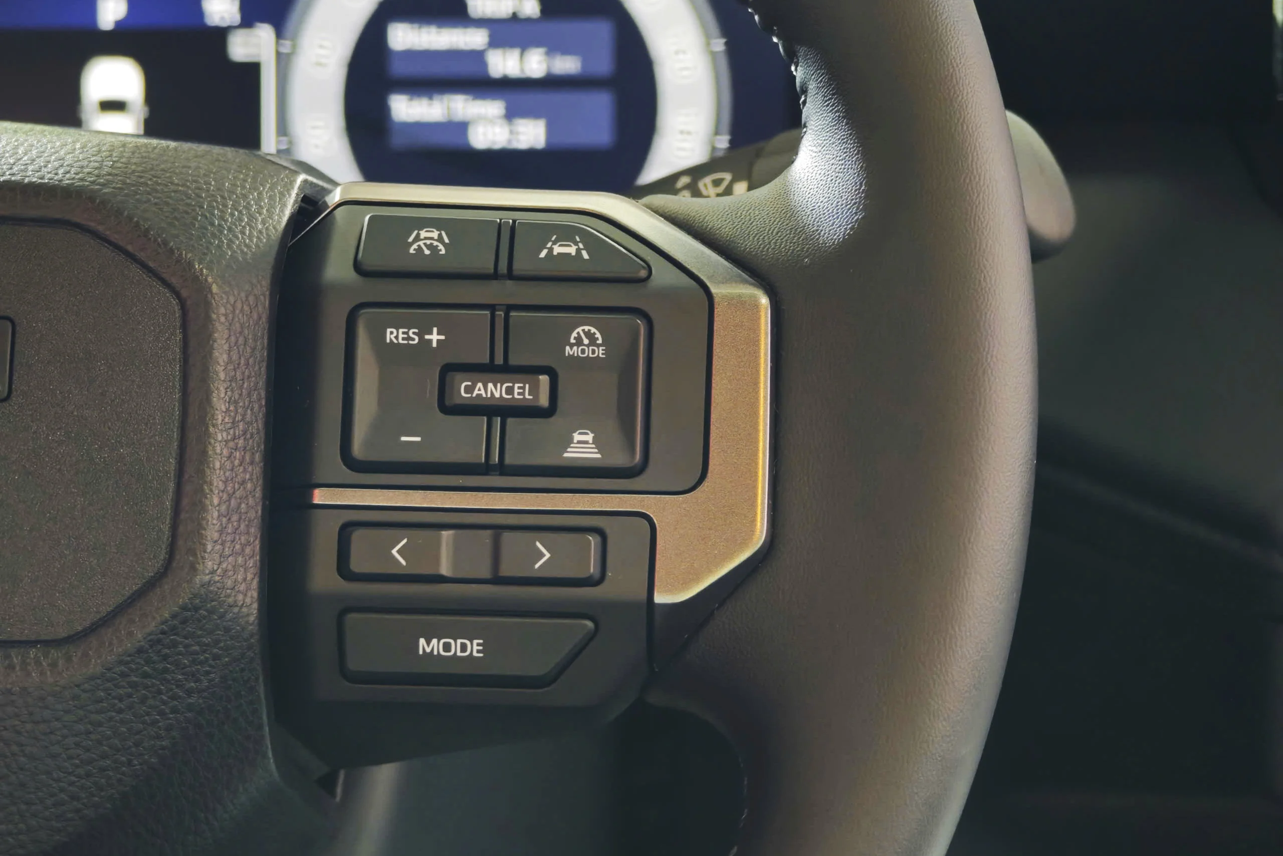 Toyota Hilux 2026, Trailhunter, 4x4 pickup, VND 903 million, off-road truck, Toyota Vietnam, pickup specs, automotive price comparison 16