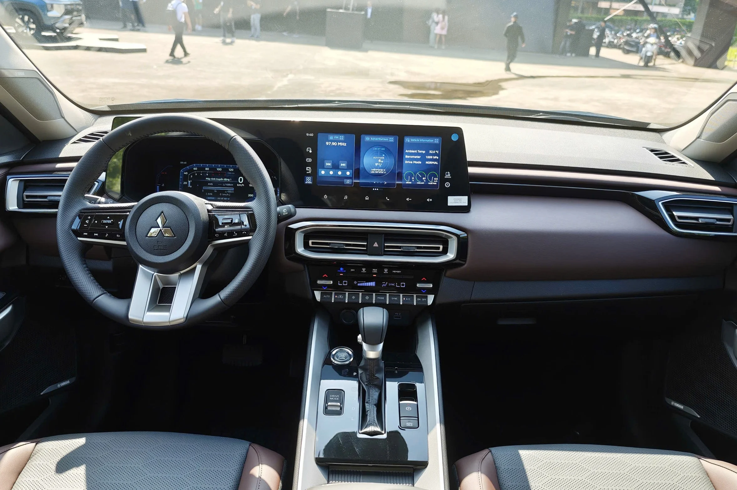 Mitsubishi Destinator, Mazda CX-5, family SUV, SUV comparison, spring car buying, Vietnam car market, budget SUV, off-road SUV 4