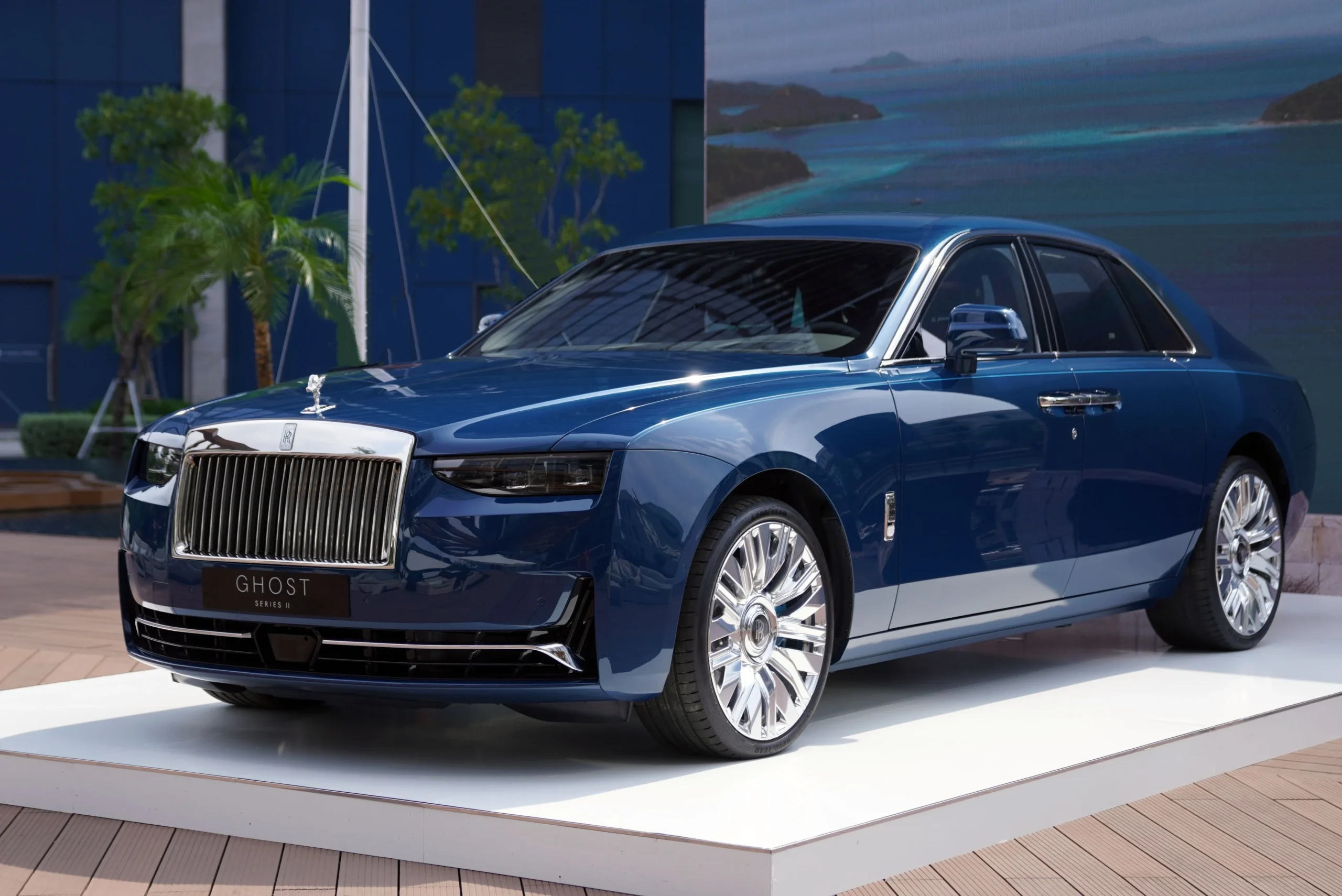 Vietnam sedan market, 2025 car launches Vietnam, luxury sedans Vietnam, affordable sedans Vietnam, BMW 5 Series 2025, Audi A5 Vietnam, Mercedes E-Class 2025, SUV competition Vietnam 6