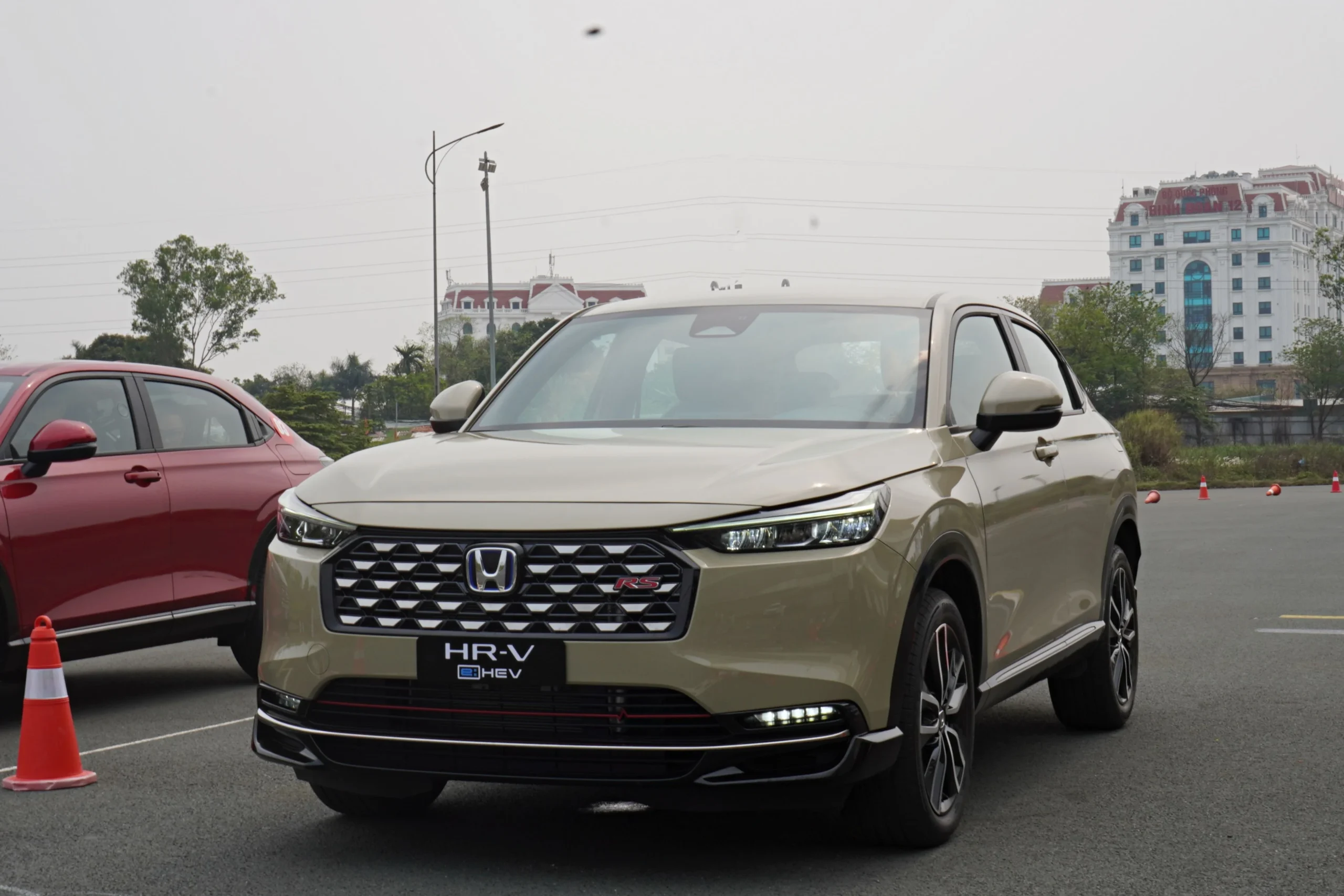 VinFast VF6, Mitsubishi Xforce, Vietnam SUV market, electric SUV Vietnam, affordable electric SUV, 2025 car sales, LEZ Hanoi, hybrid SUV Vietnam 5