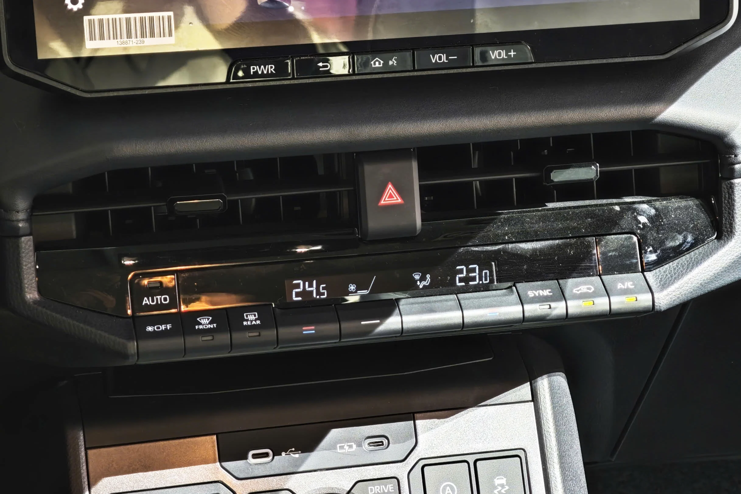 Toyota Hilux 2026, Trailhunter, 4x4 pickup, VND 903 million, off-road truck, Toyota Vietnam, pickup specs, automotive price comparison 12