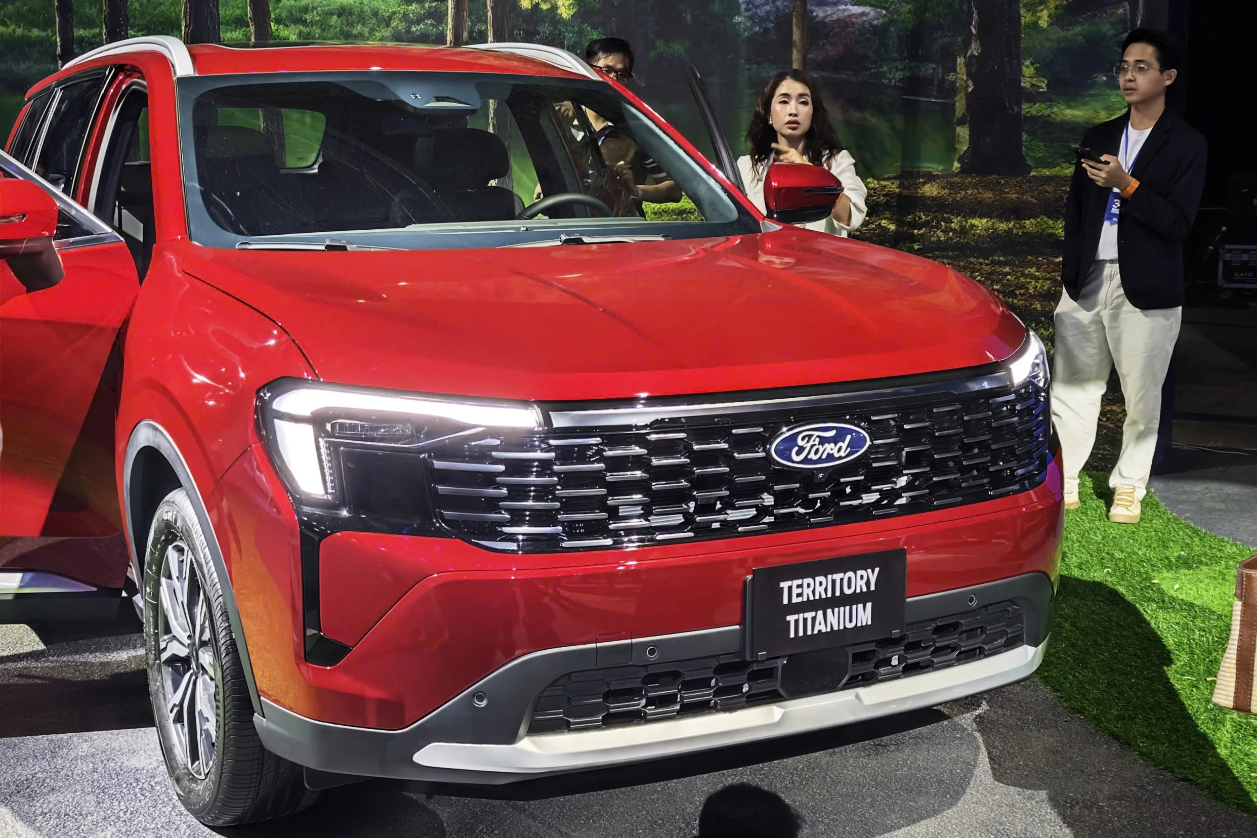 Hanoi government car procurement, Vietnam official vehicles, budget sedans Vietnam, affordable SUVs for agencies, 2024 car market Vietnam, public sector car buying, hybrid official cars 4