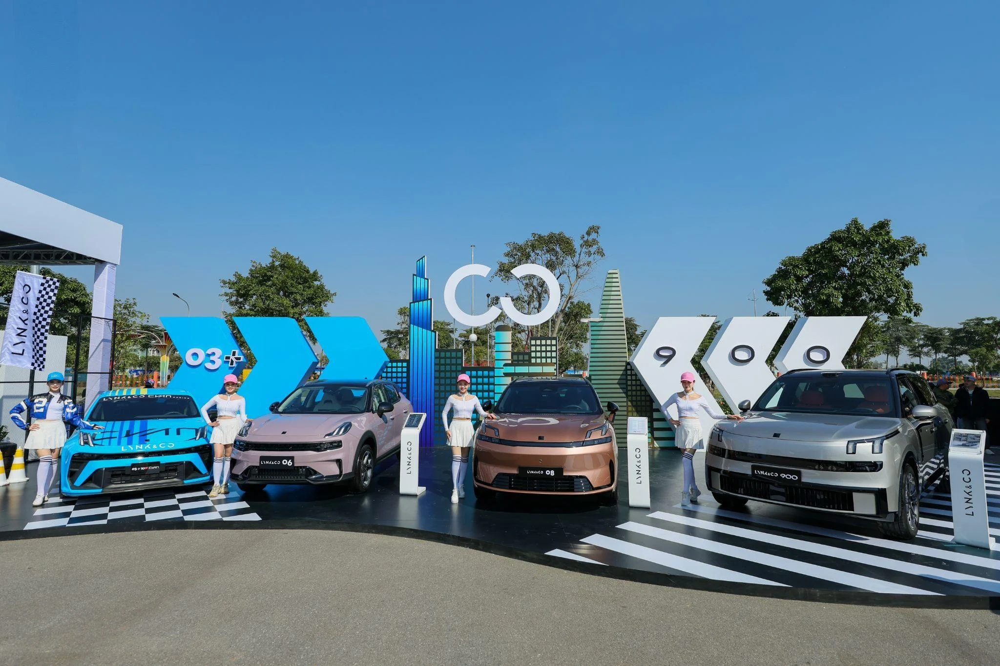 Lynk & Co, EM-P Hybrid, 2025 Electro Tech Award, electric SUV, Super Hybrid technology, PHEV, automotive innovation, green car 2