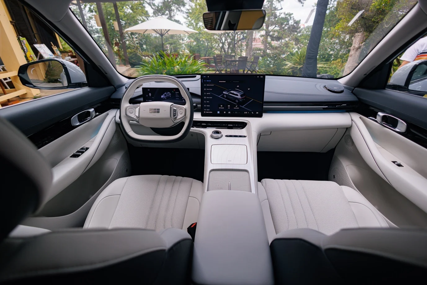 Geely EX5, electric SUV, Lunar New Year car deals, free home charger, EV incentives, Geely Vietnam, electric vehicle safety, EV charging network 4