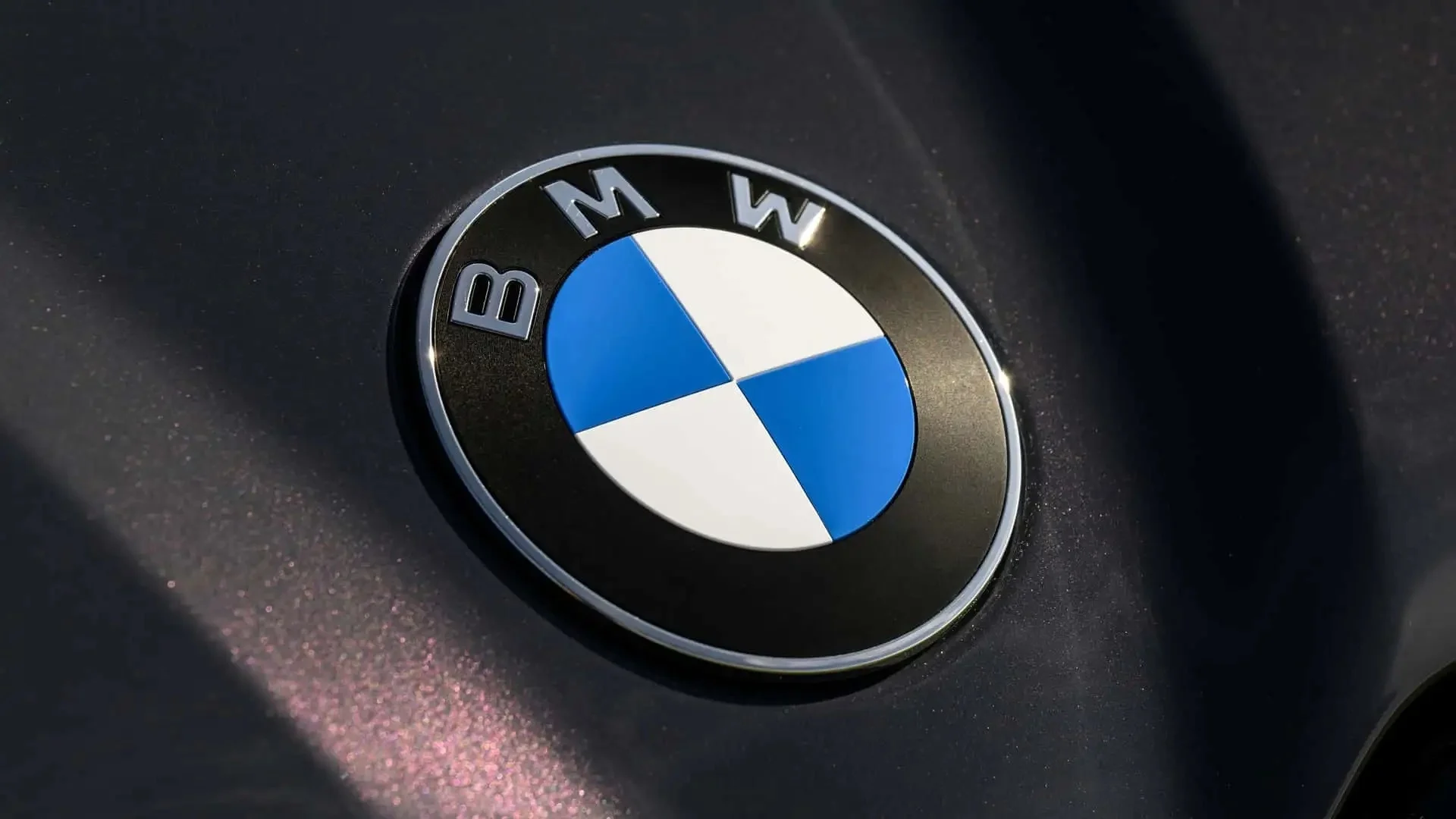 BMW new logo, BMW logo redesign, automotive branding, flat logo trend, BMW iX3, Oliver Heilmer, BMW M performance logo, car brand identity 2