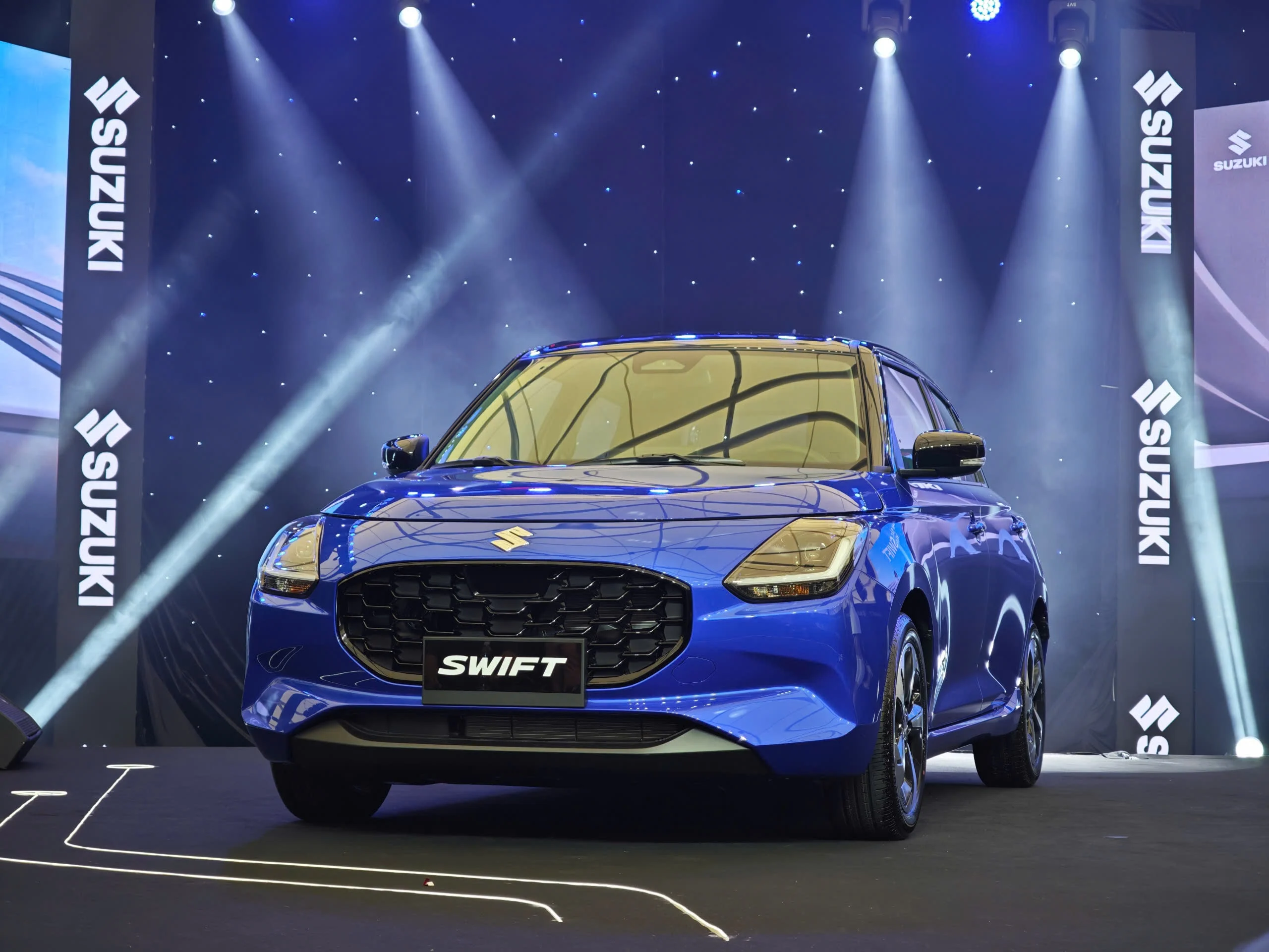 compact cars for women, affordable electric car, small city car, 2026 spring travel car, Suzuki Swift, VinFast VF3, BYD Dolphin, Suzuki Fronx 3