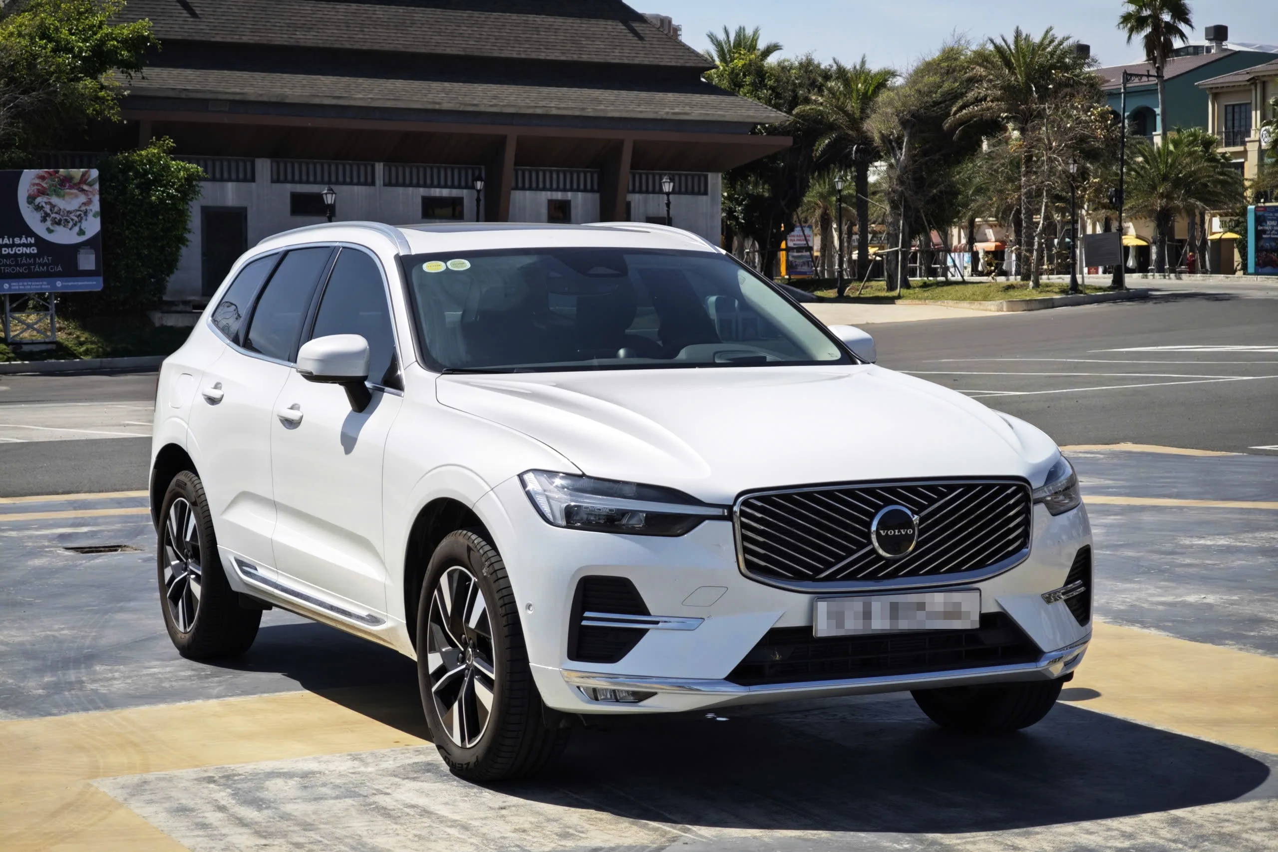 Volvo XC60, luxury SUV review, family SUV, Volvo technology, premium SUV, hybrid SUV, Vietnam car market 6