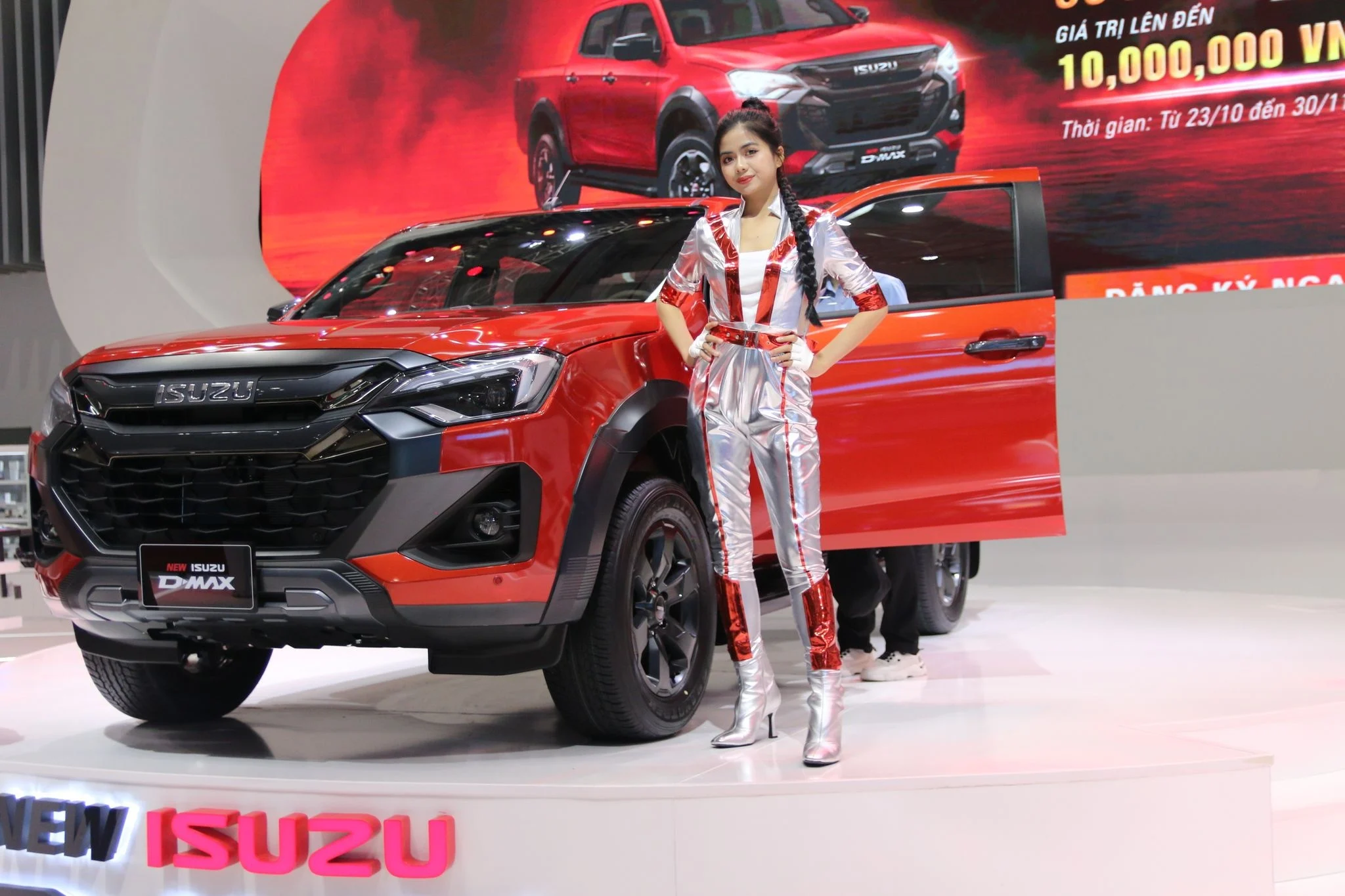 pickup truck discounts Vietnam, Ford Ranger price cut, Mitsubishi Triton offer, Toyota Hilux launch Vietnam, 2026 truck deals, Vietnam automotive market, post Lunar New Year sales 5
