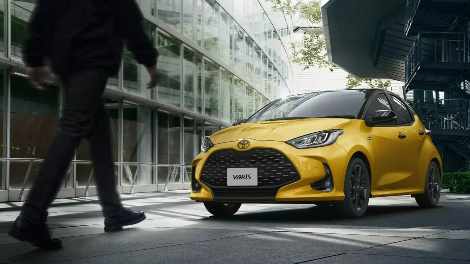 Toyota Yaris Cross, 2026 facelift, larger infotainment screen, hybrid SUV, Japanese market, electric parking brake, CVT transmission 2