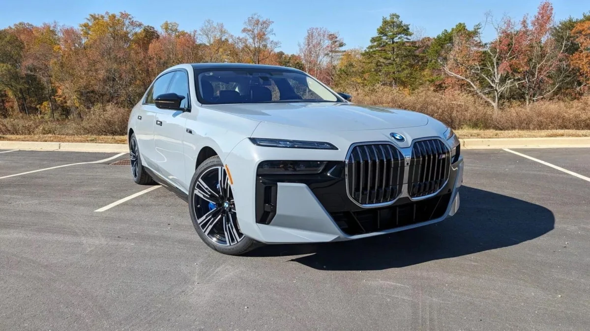 BMW recall, air conditioning wiring, BMW 5 Series, BMW 7 Series, electric BMW, vehicle safety recall, NHTSA 2