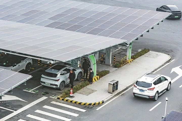 ultra-fast EV charging, electric vehicles China, Beijing highway charging, Chinese New Year travel, NEV infrastructure, China migration, high-speed charging stations 4