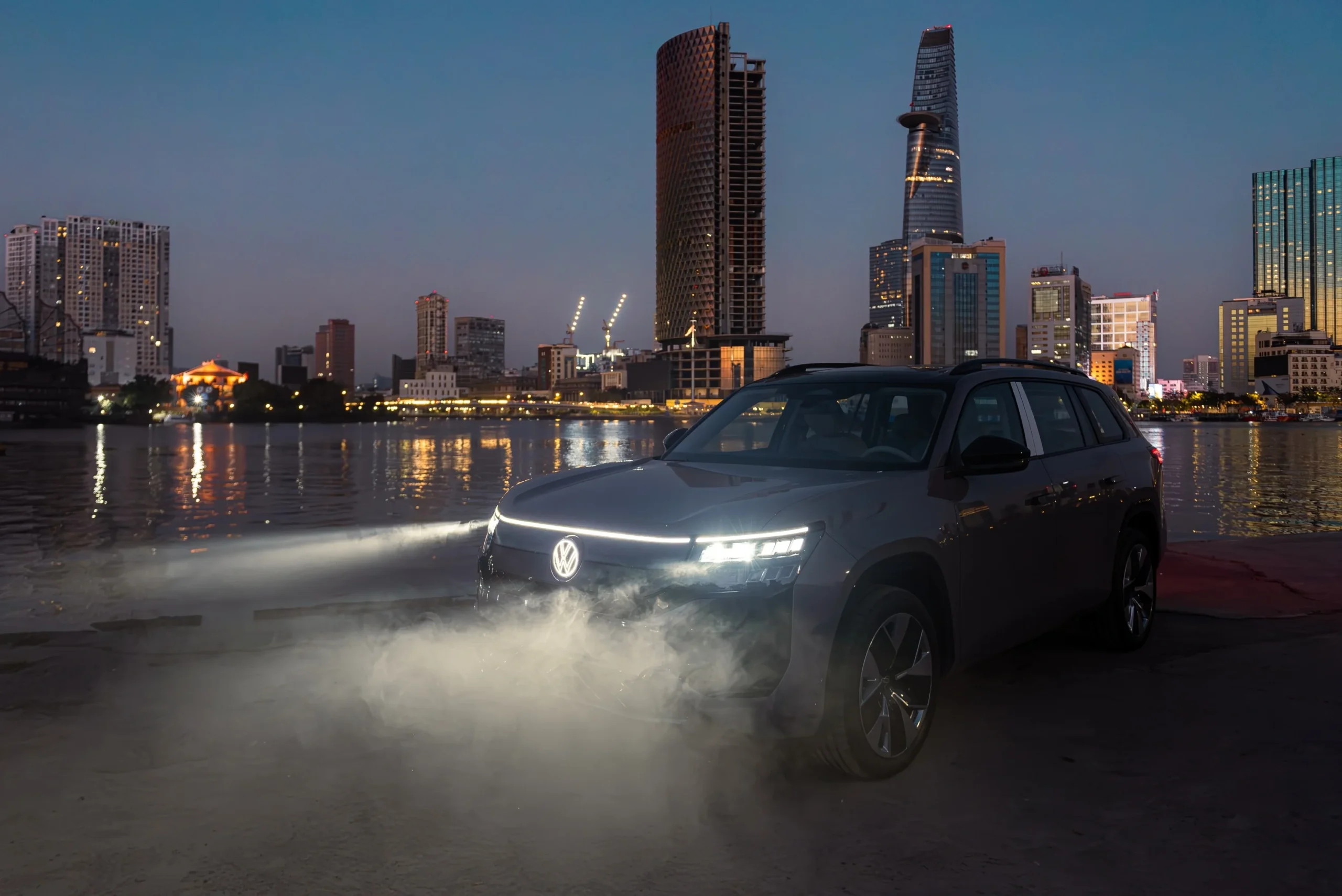 Volkswagen Teramont Pro, luxury SUV Vietnam, 7-seat SUV, premium Volkswagen SUV, Volkswagen 2024 models, VND 2.8 trillion, automotive news Vietnam 2