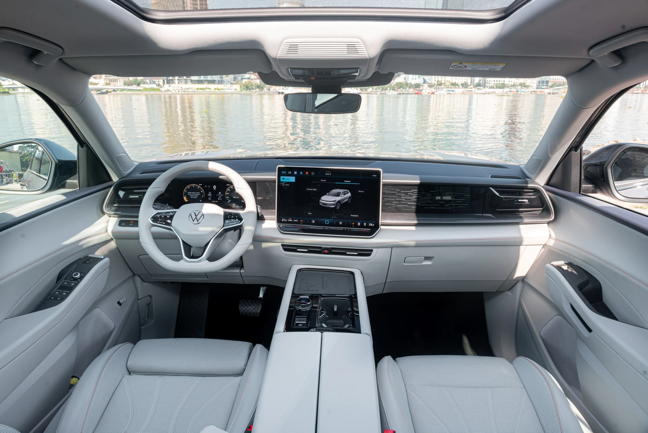 Volkswagen Teramont Pro, luxury SUV Vietnam, 7-seat SUV, premium Volkswagen SUV, Volkswagen 2024 models, VND 2.8 trillion, automotive news Vietnam 3