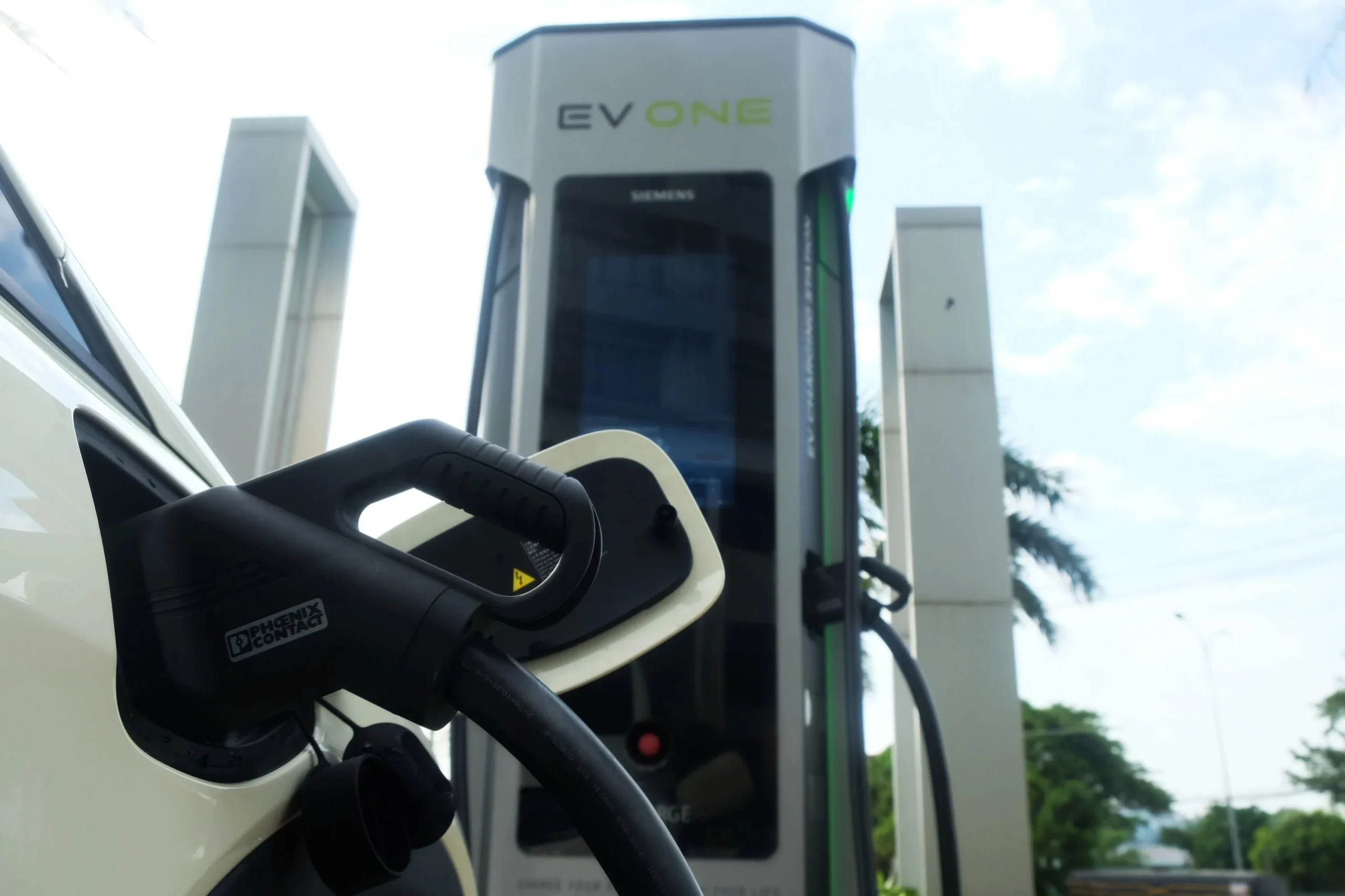 Tet travel, post-Tet driving, Vietnam traffic tips, Hanoi highway, Saigon traffic, EV charging Vietnam, toll payment ETC, road safety Vietnam 3