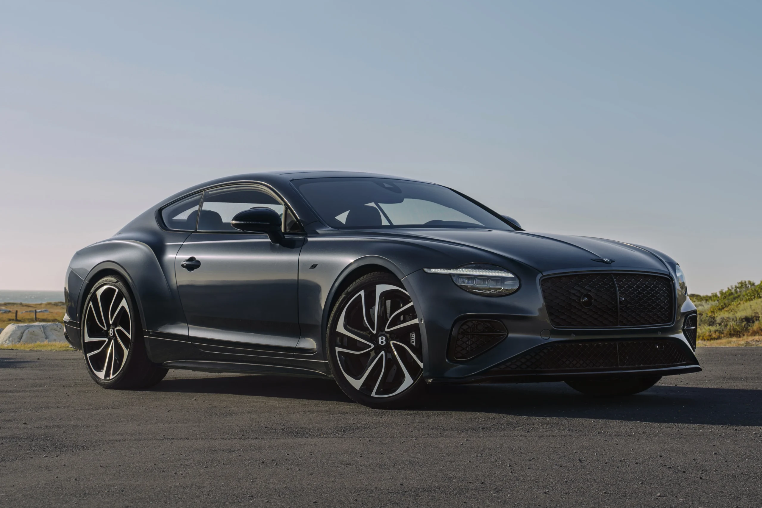 Bentley Continental GT S, Bentley hybrid, 680 horsepower, luxury grand tourer, high performance hybrid, sports luxury car, Bentley GT S specs 2