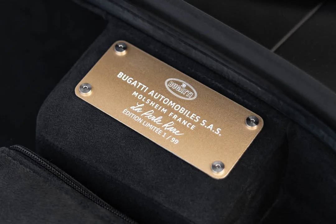 Bugatti W16 Mistral, La Perle Rare, limited edition supercar, luxury hypercar, Canadian collector car, Vagues de Lumière paint, 1600 hp, exclusive Bugatti 16